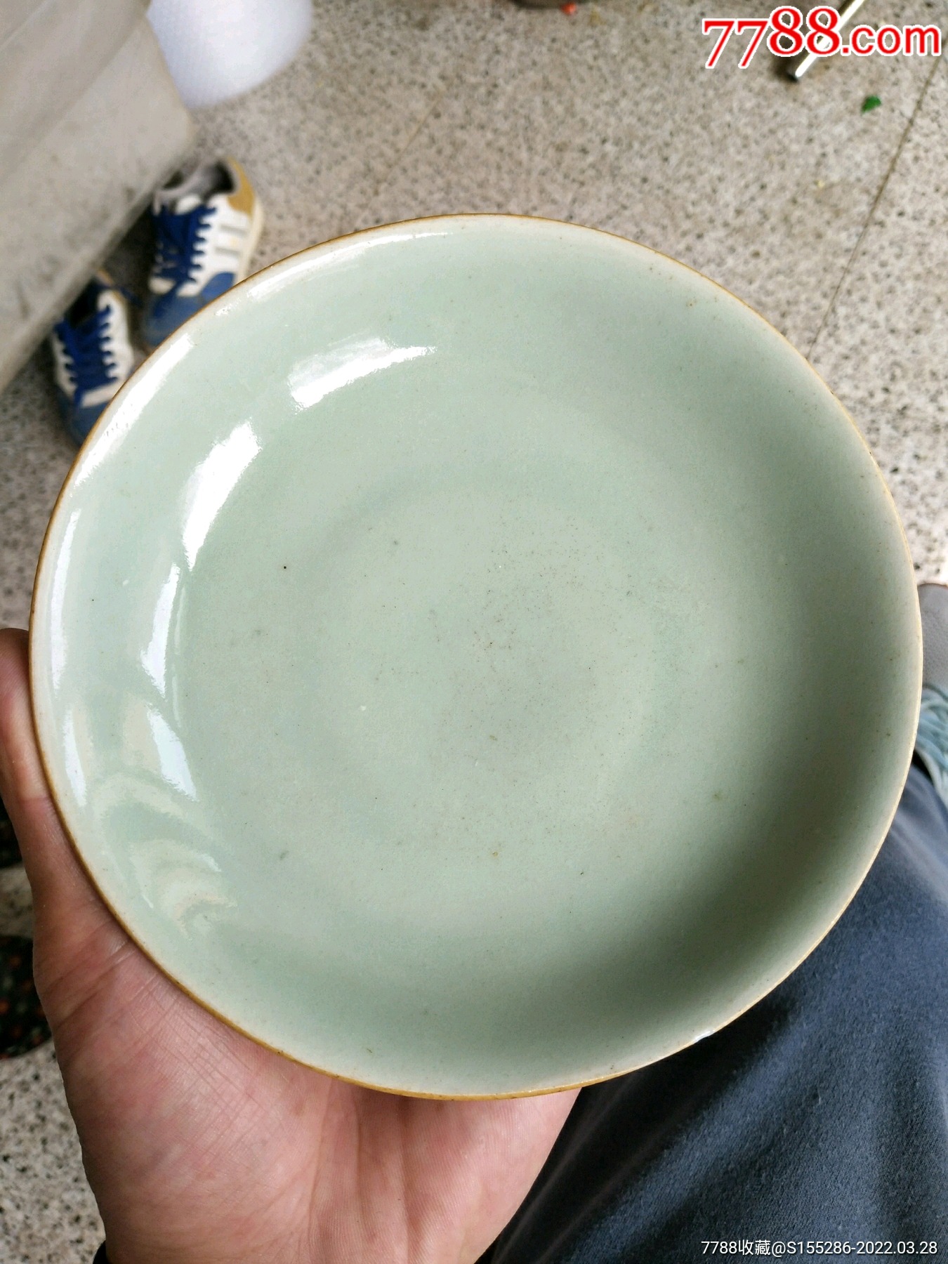 清中期豆青釉盘子口径153厘米口沿一圈酱釉器型端正釉水发色一流