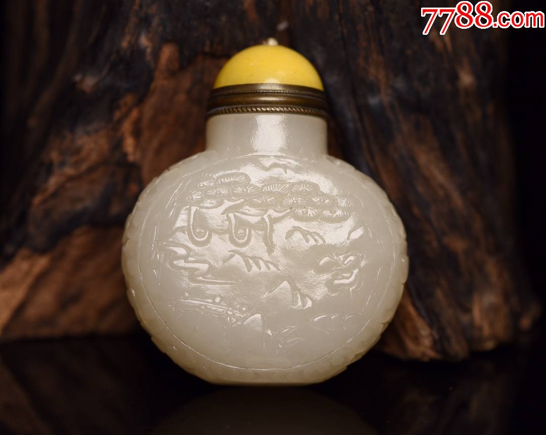 白和田玉鼻烟壶