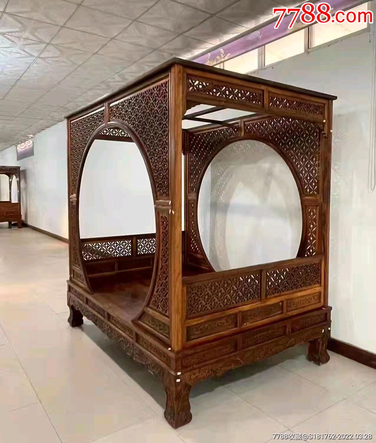 民国花梨木月亮门架子床