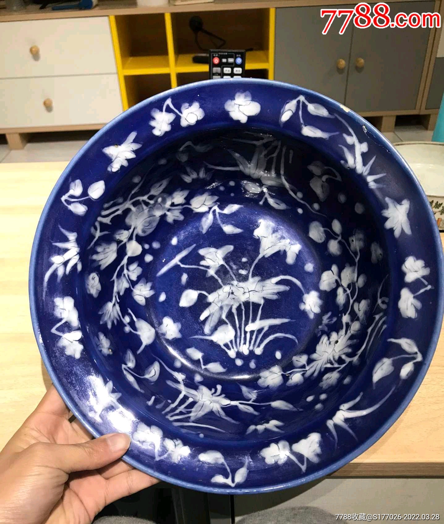 清中期霁蓝釉堆白四季花盘子