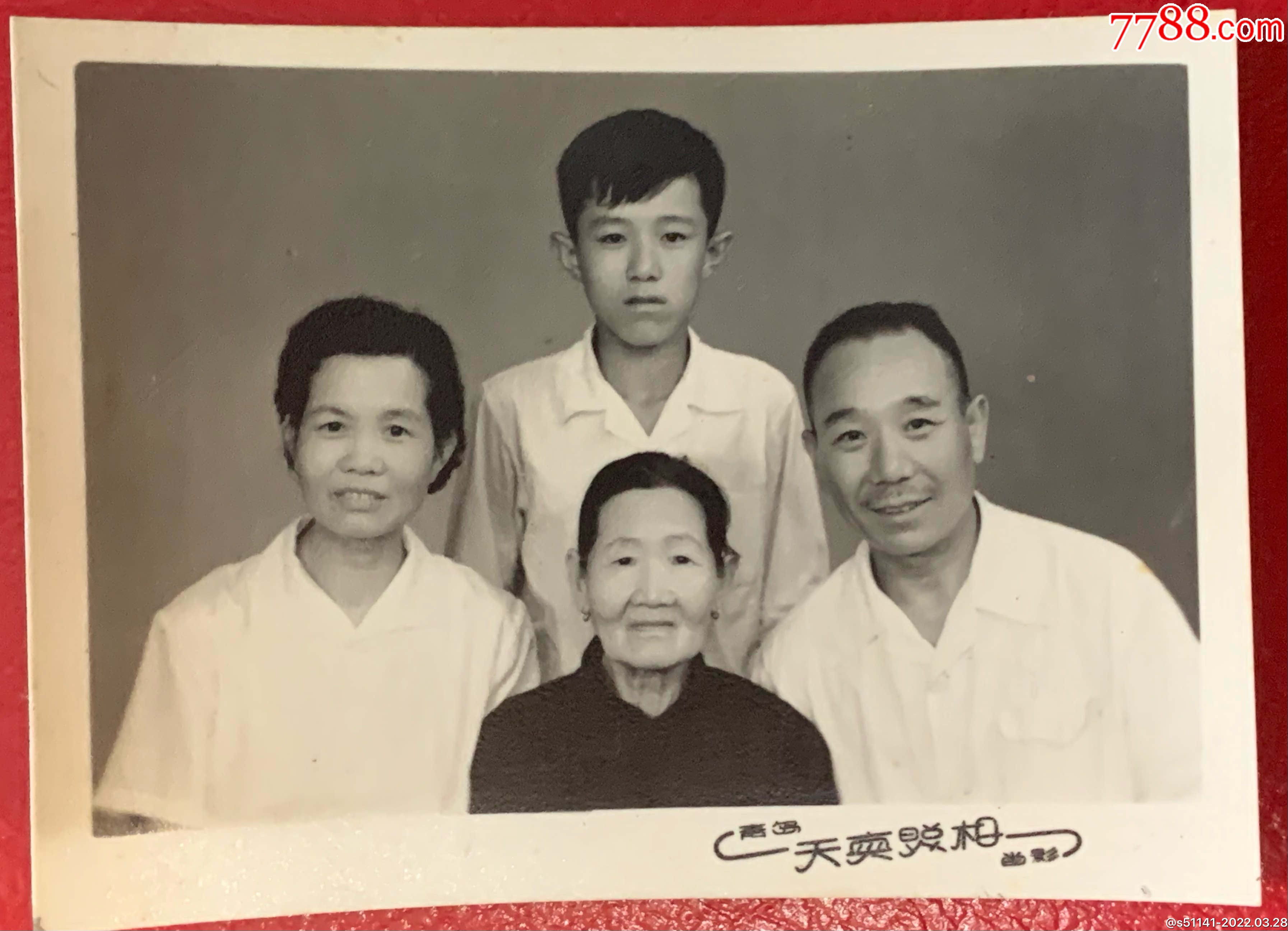 青岛天真照相馆背文1963年老少三代合影4寸黑白照片品佳