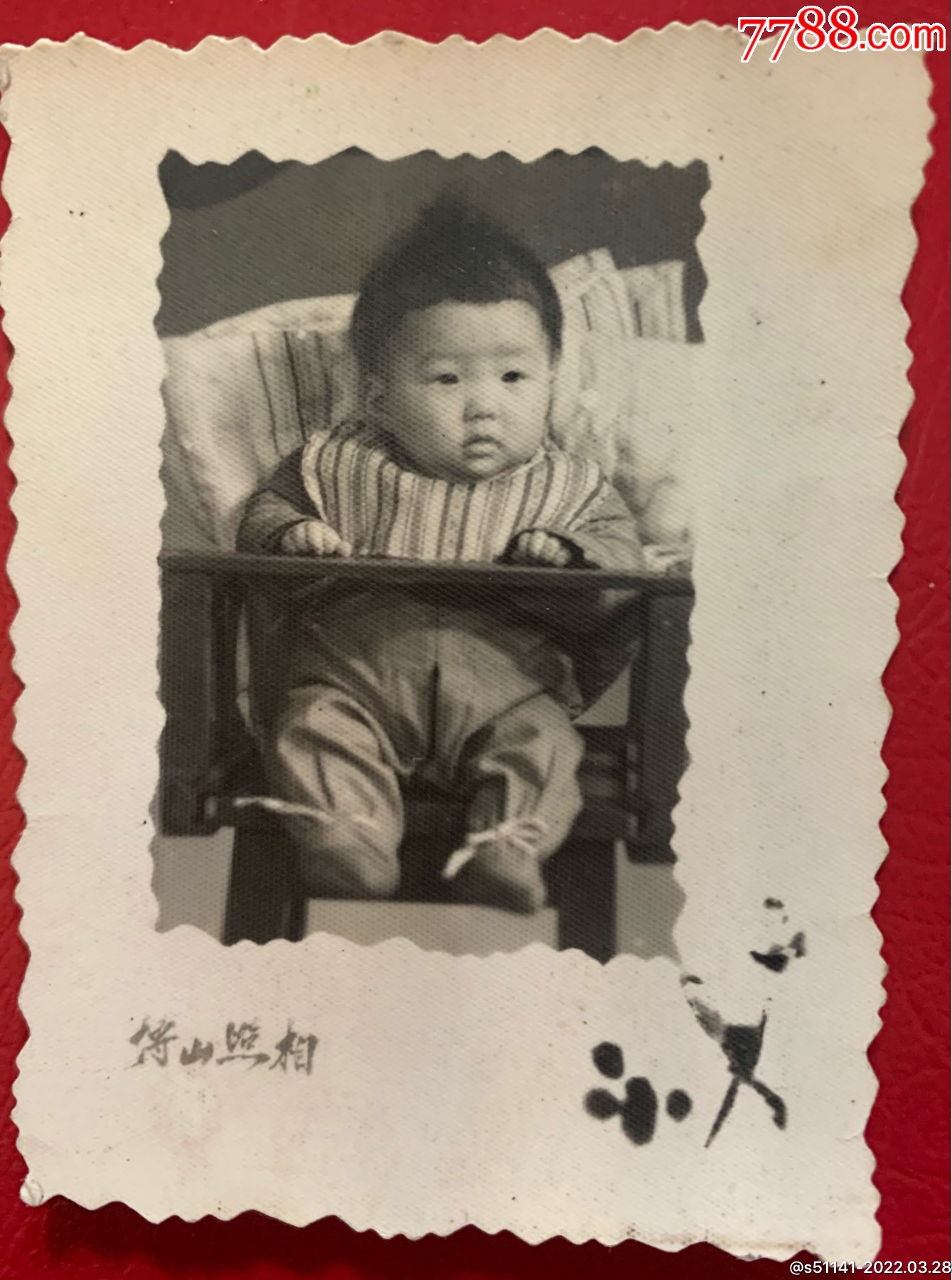 60年代山东博山照相馆百岁孩童留影4寸黑白照片品佳