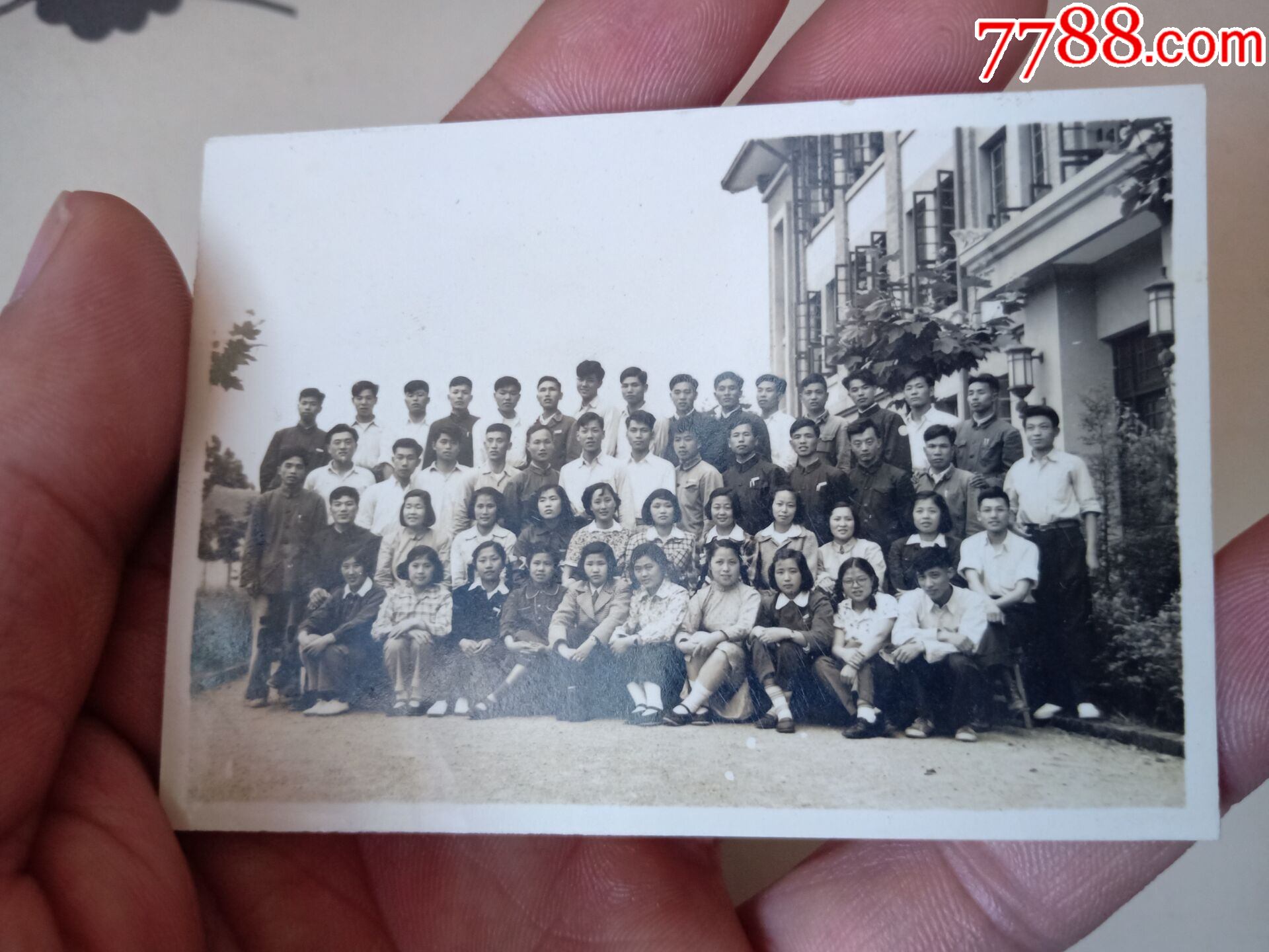 老照片1757459年上海市市北中学学生合影