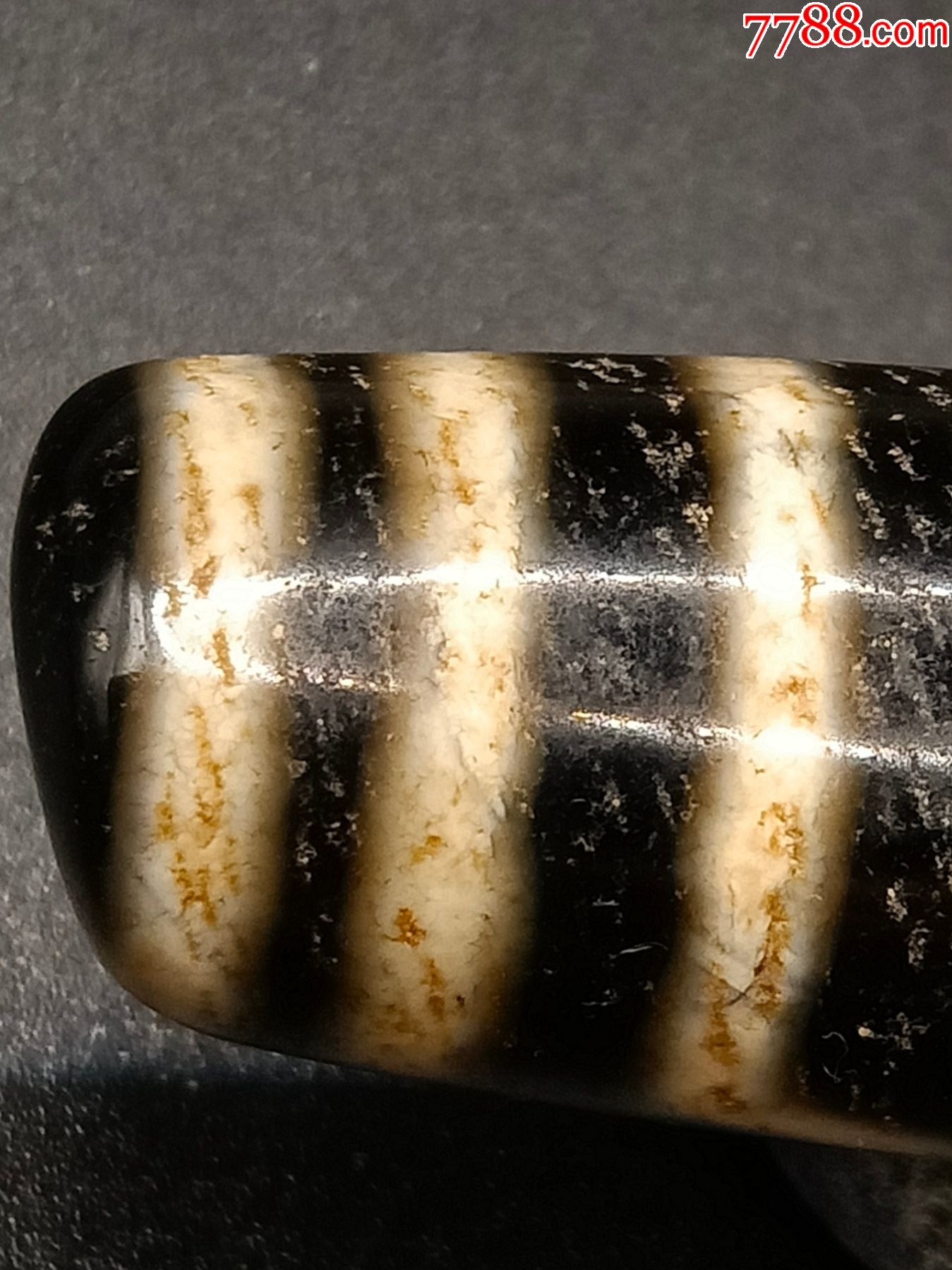 藏传至纯高油润包浆满风化三眼天珠