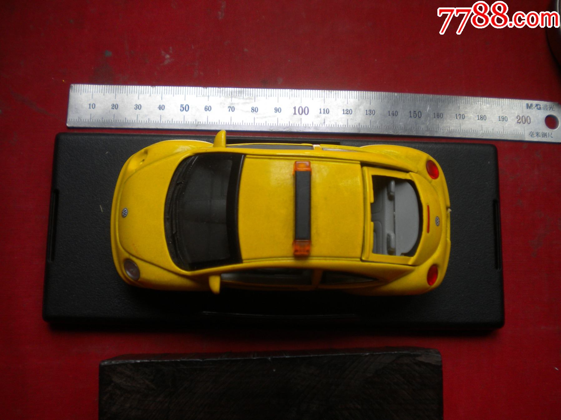 《黃色小轎車模型》車門可開帶底座，長12厘米寬5厘米，中國制造出品8品，N292_價(jià)格10元【盛京萬泉書店】_第1張_7788收藏__收藏?zé)峋€