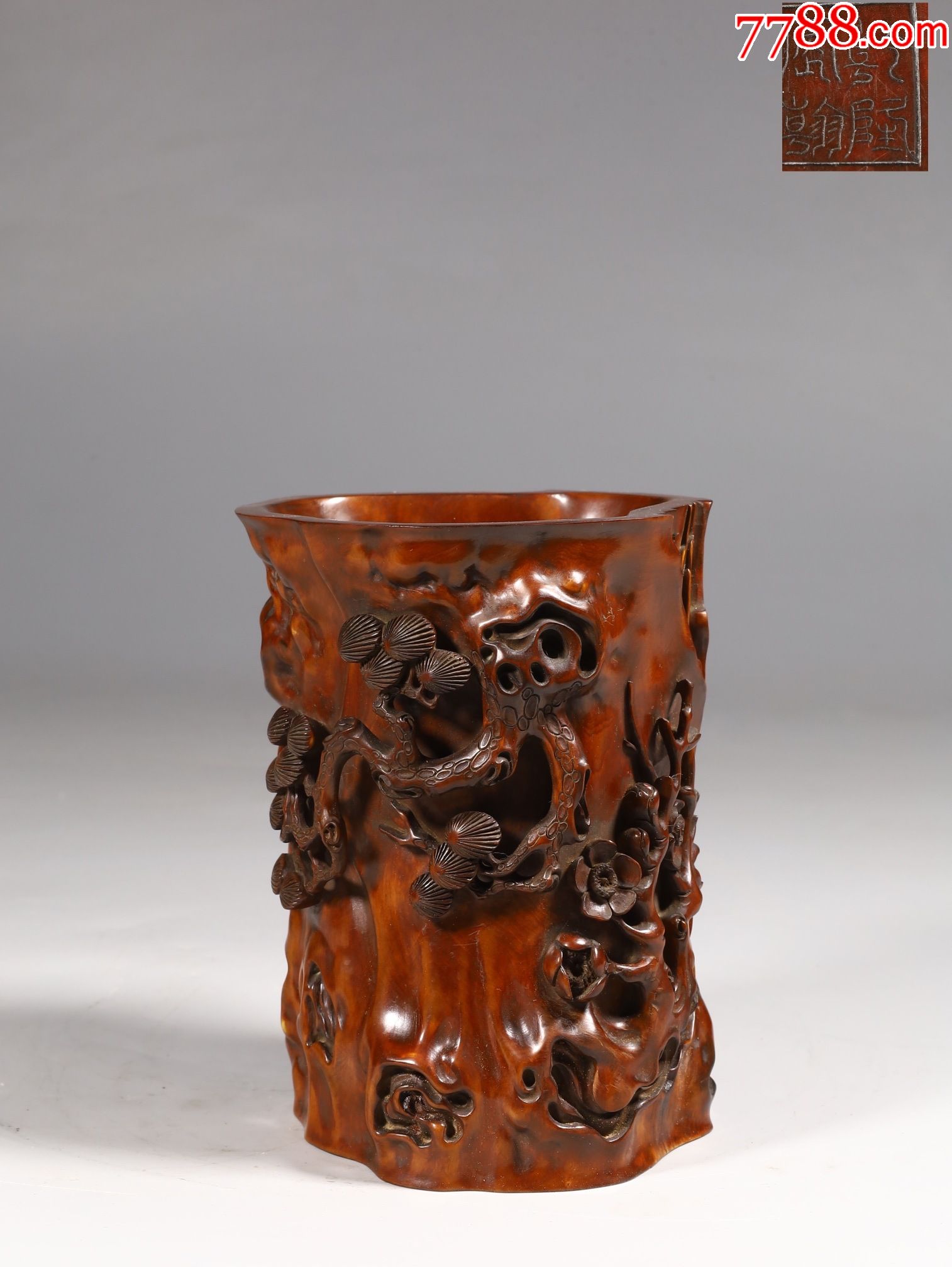 黄杨木松竹梅随形笔筒