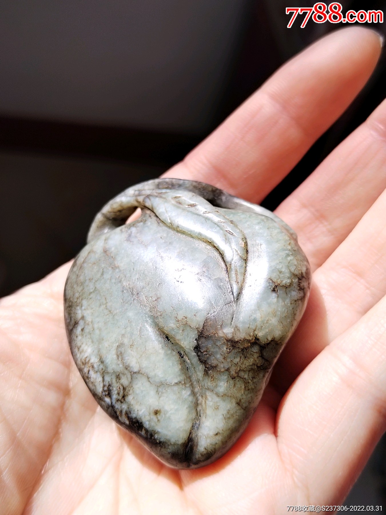 老和田玉桃子明代老提油玉桃子青白玉瓜果件