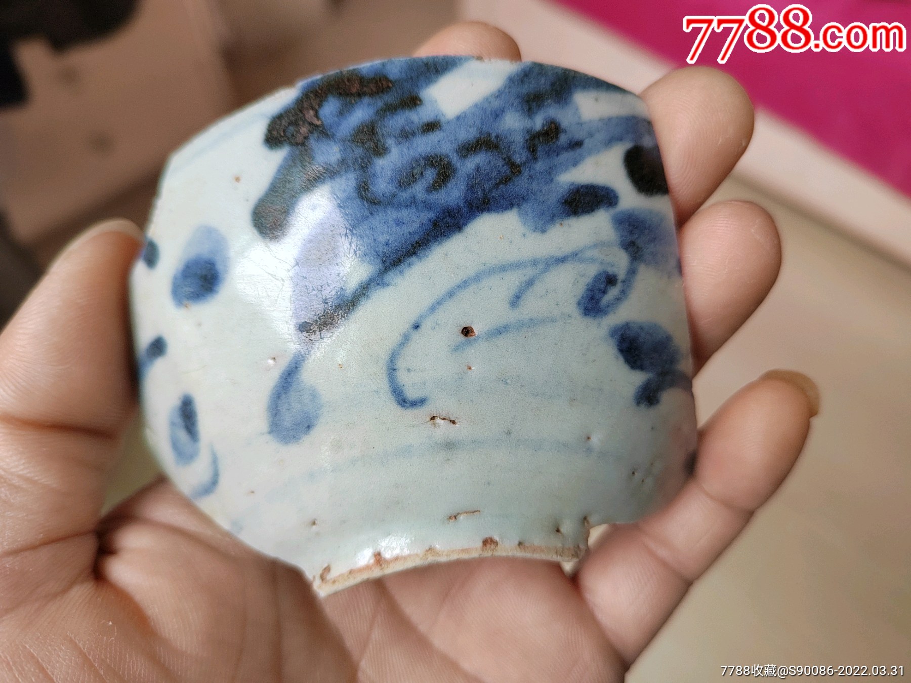 明代青花青料带铁锈斑大碗瓷片标本