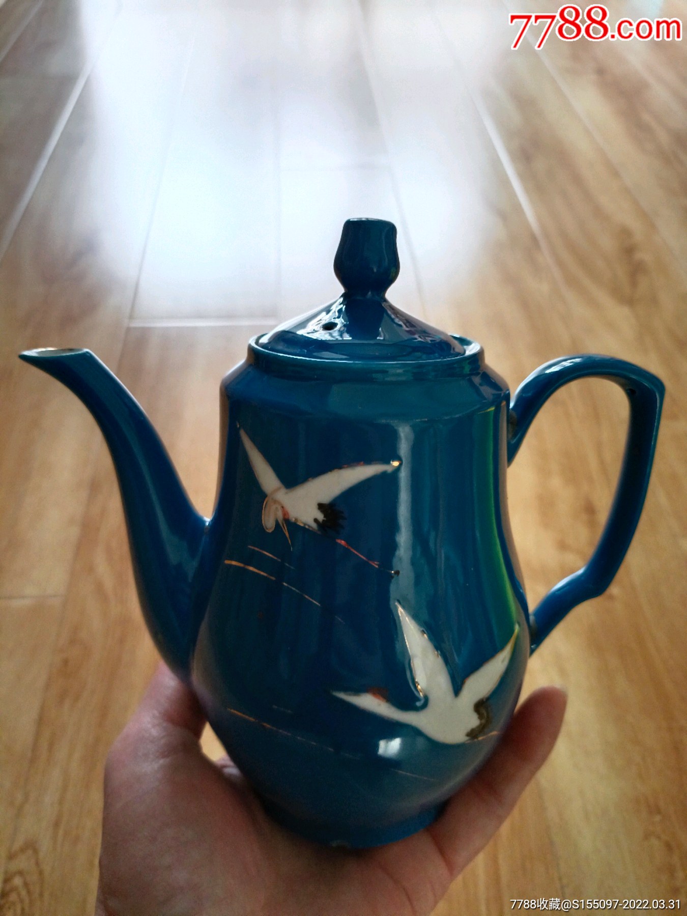 孔雀蓝手绘留白仙鹤茶壶