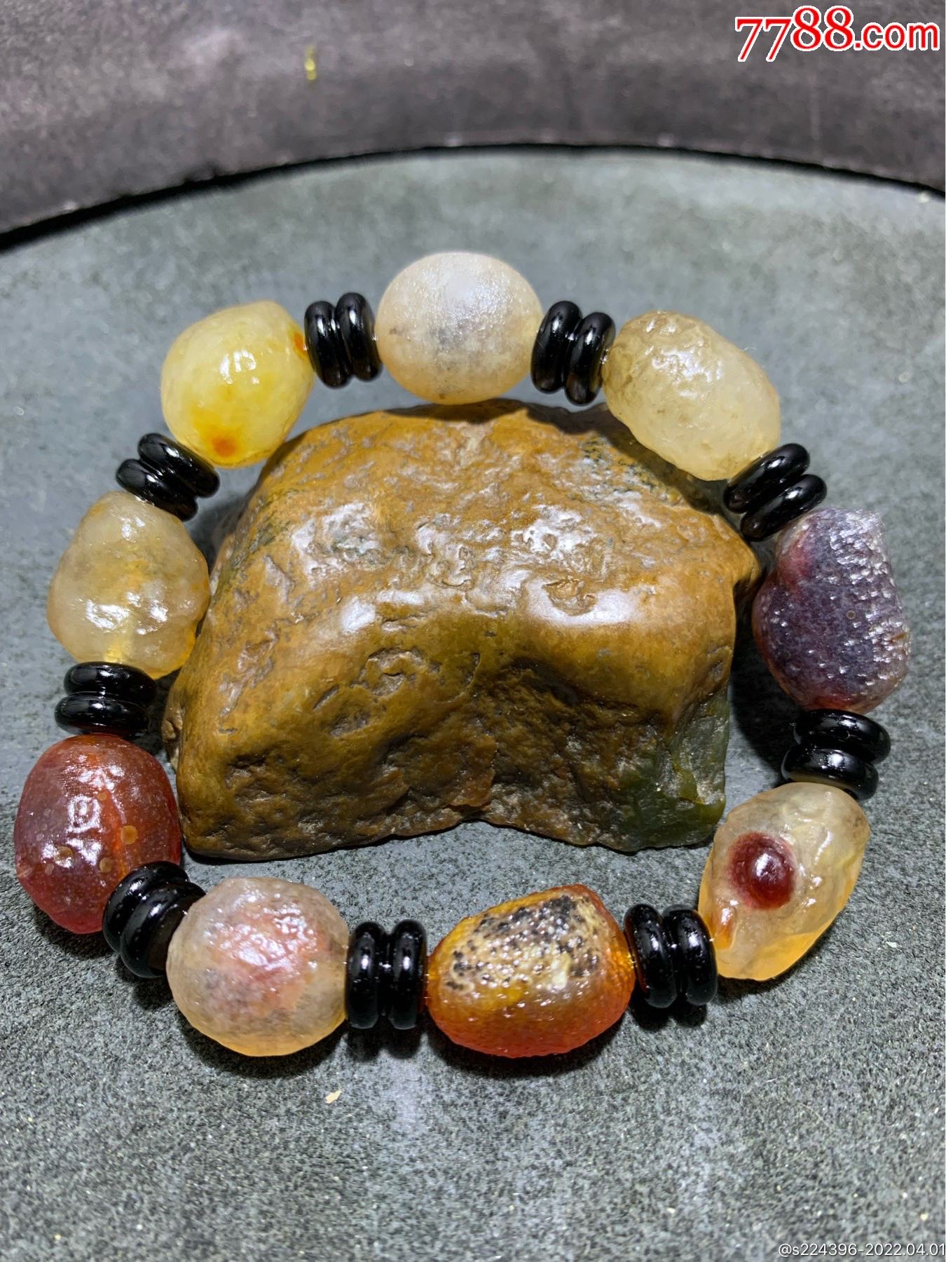 精美天然阿拉善彩珠玛瑙原石手串一条