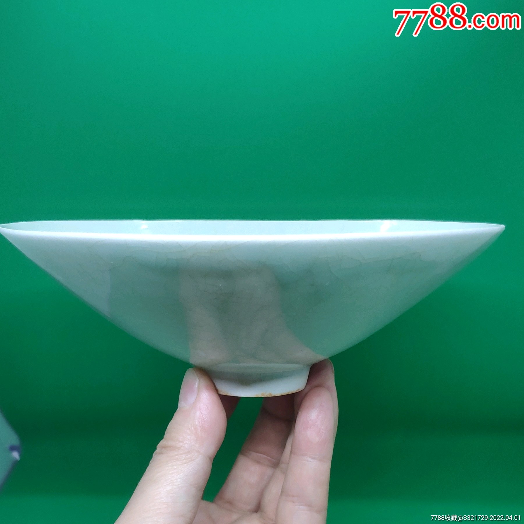 五代后周柴窑天青色刻花斗笠碗