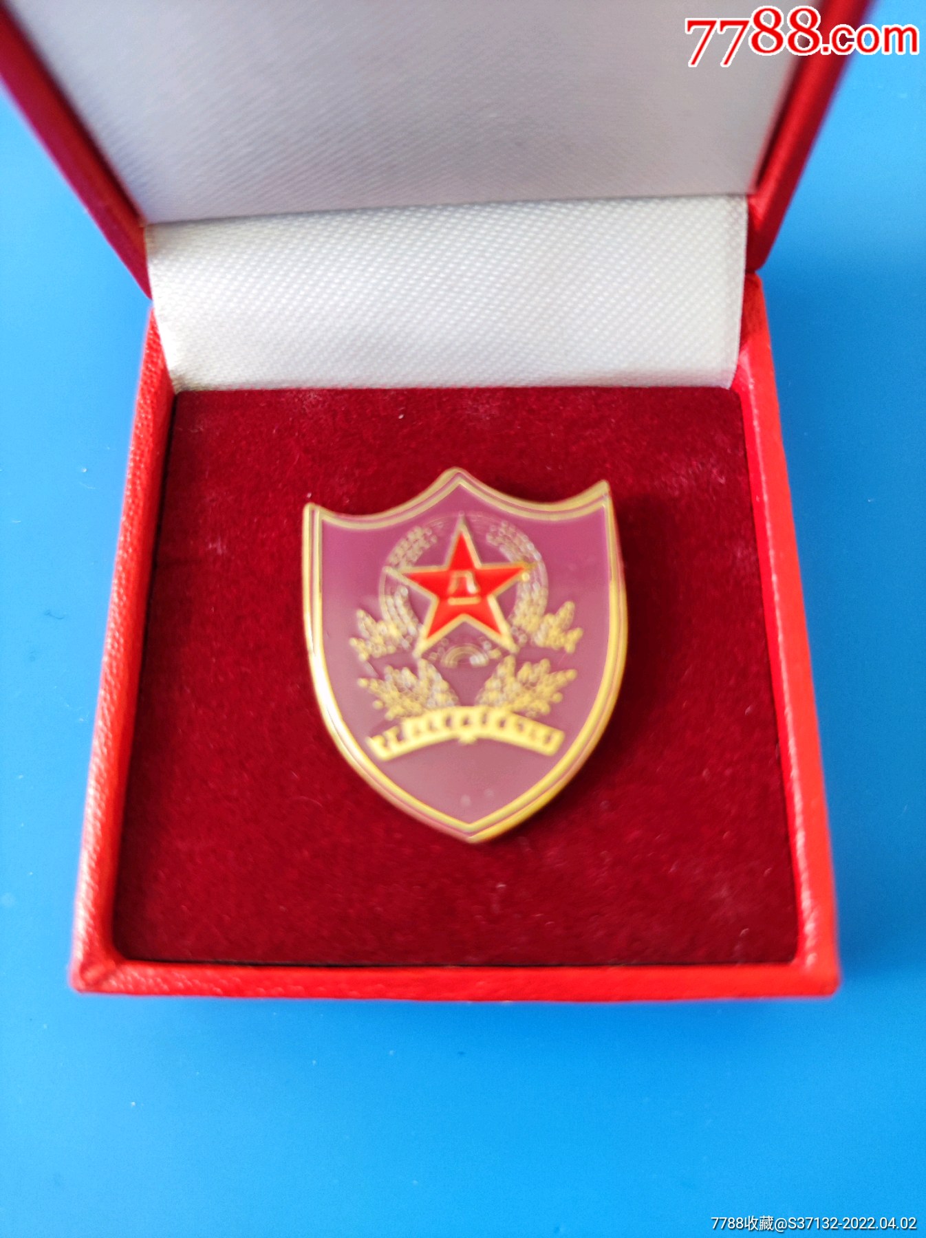 中国国防大学校徽