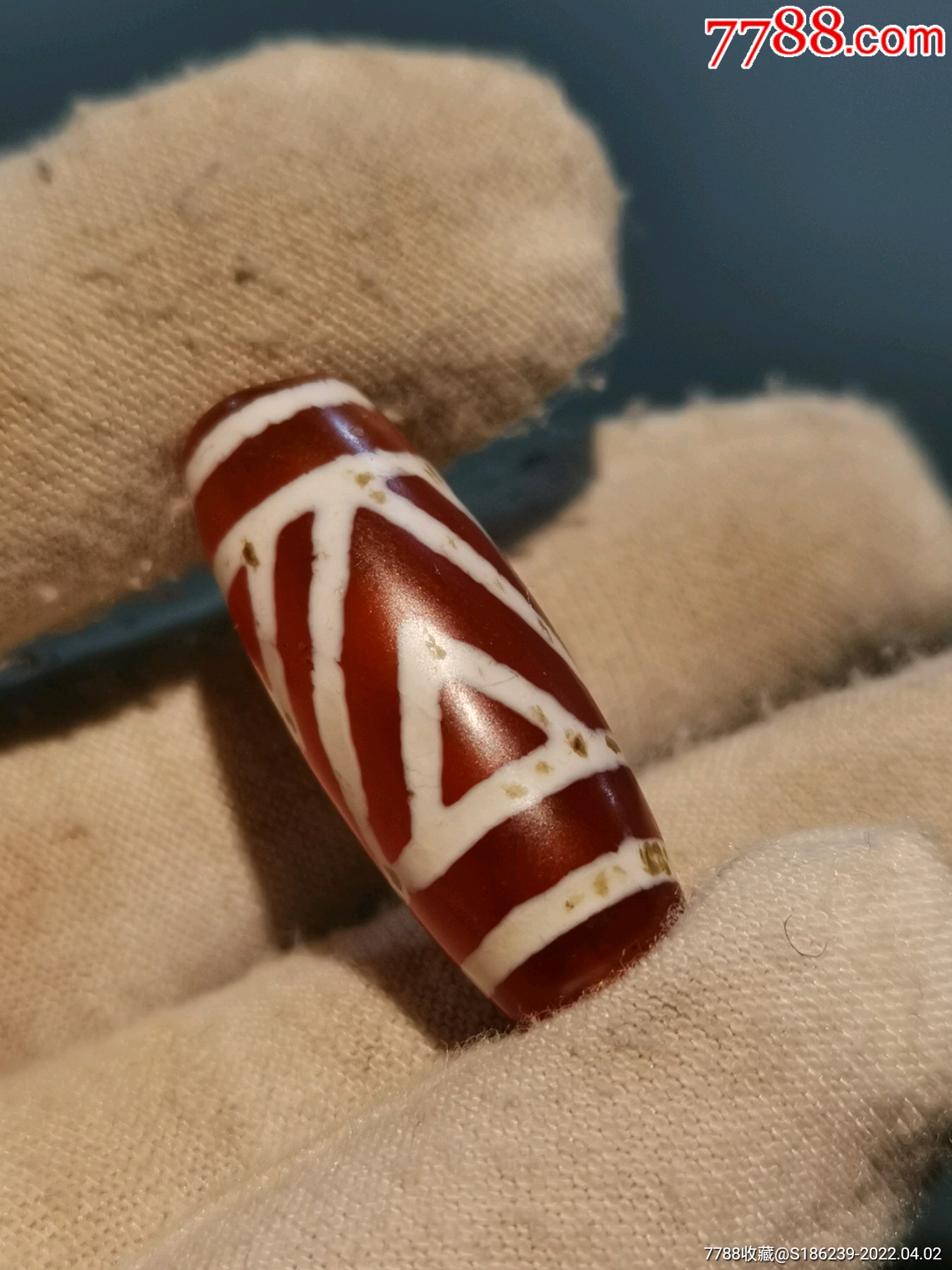 藏区红玛瑙镶蚀图腾纹天珠规格长30径12mm