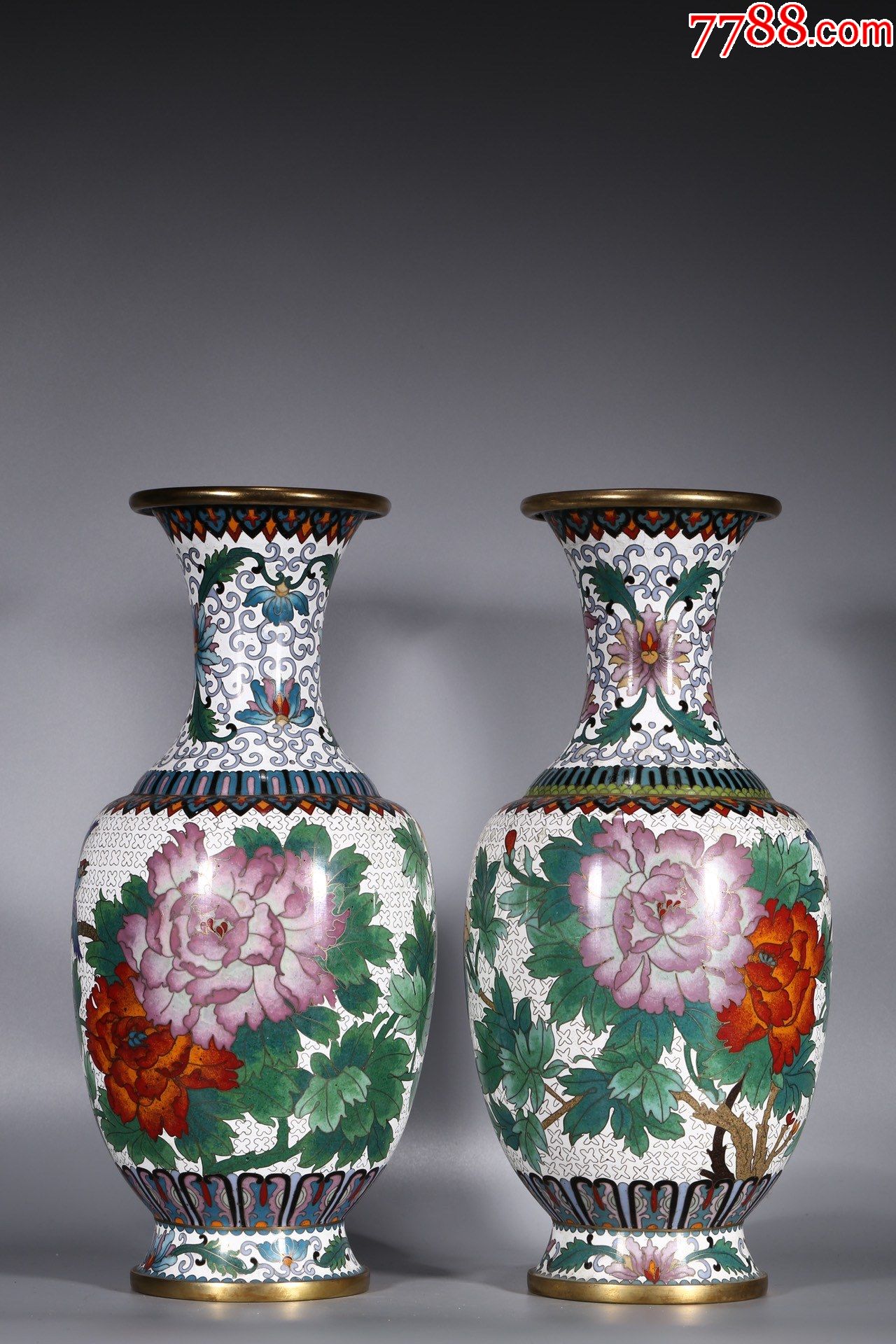 景泰蓝铜胎掐丝珐琅彩花卉纹赏瓶一对