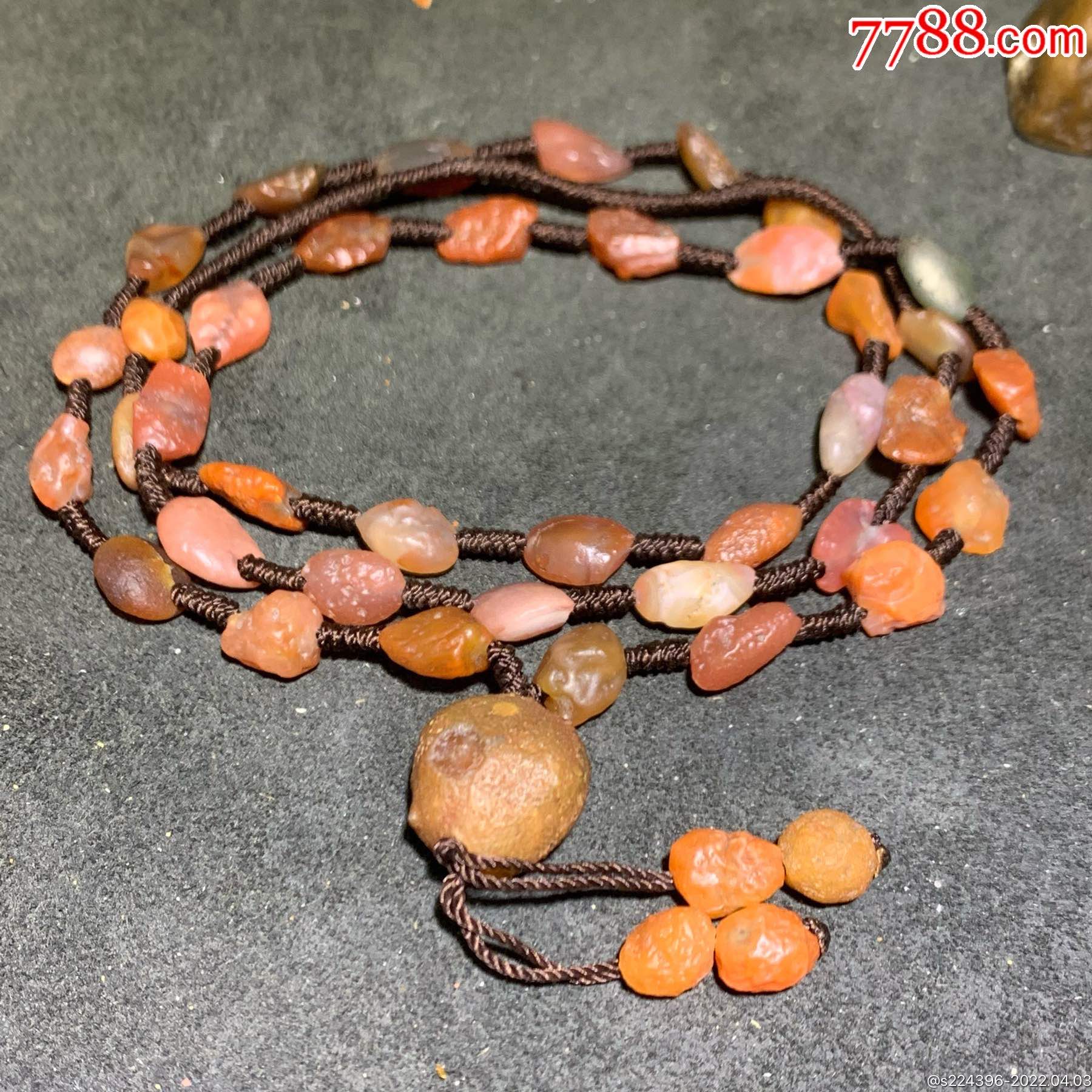 精美戈壁樱桃红玛瑙原石项链一条