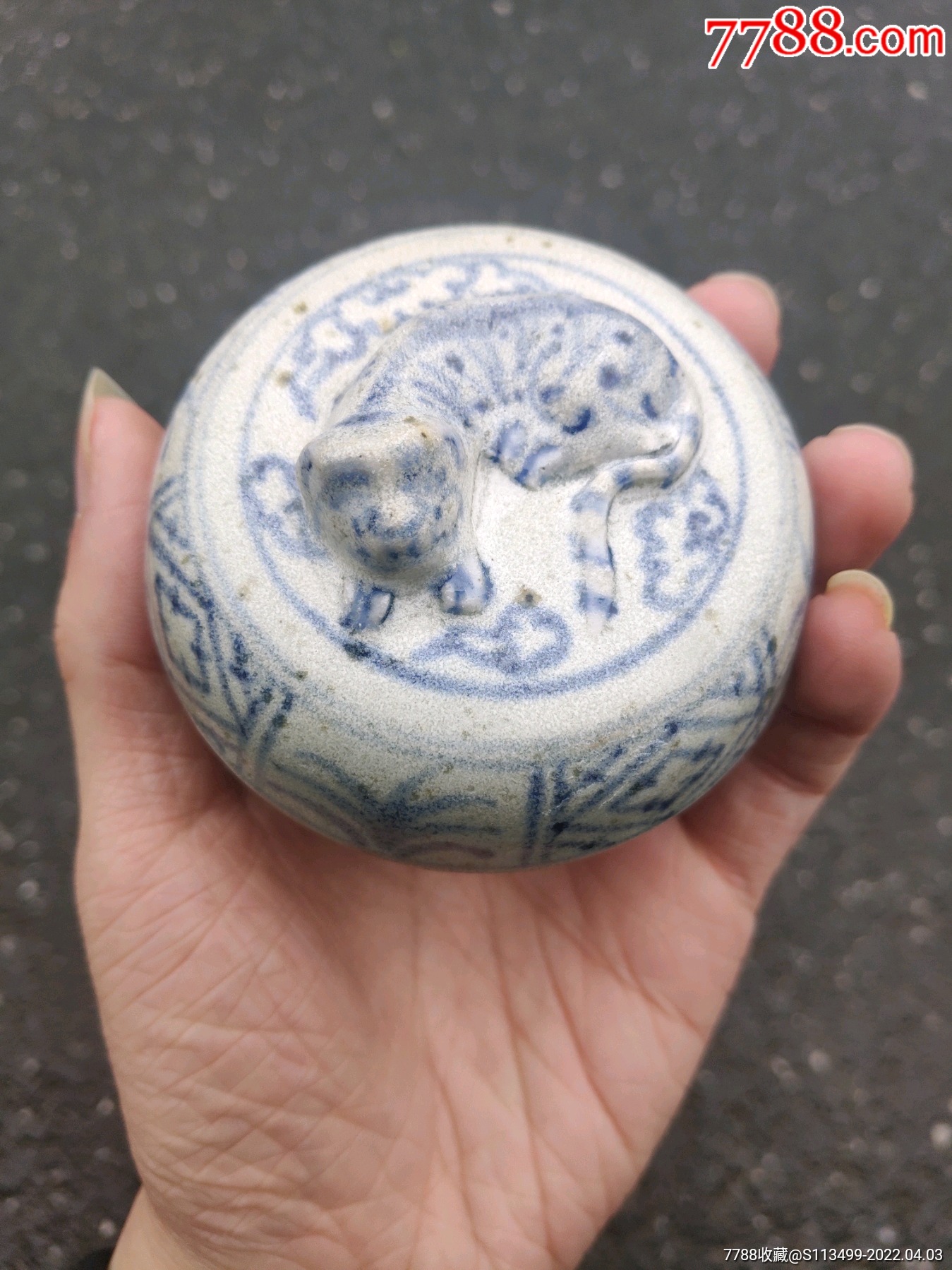 元末明初安南窑瑞兽盖盒