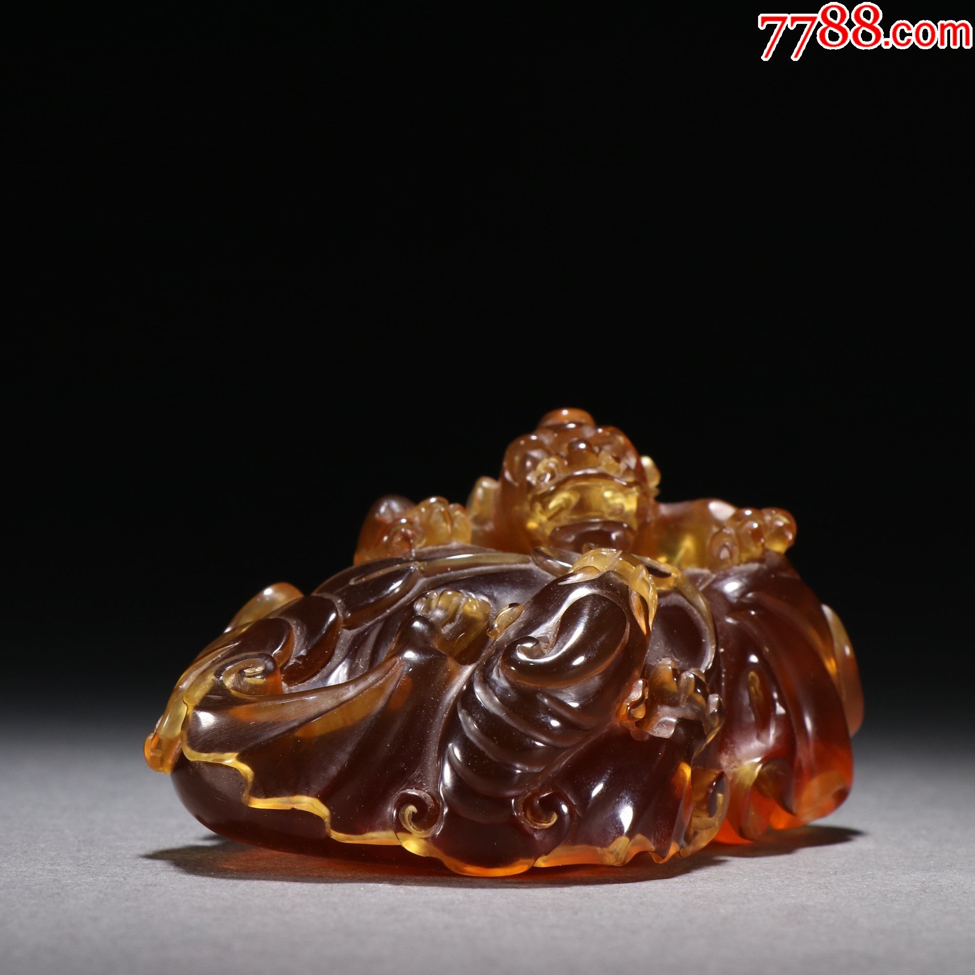 旧藏琥珀福在眼前摆件