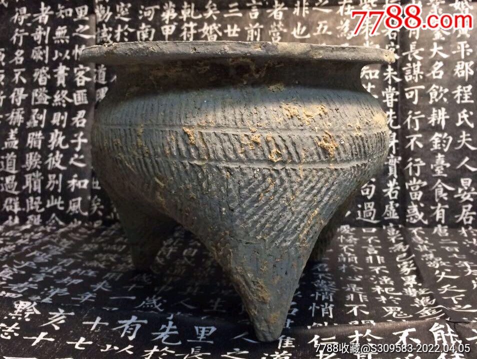 古代三足陶器图片