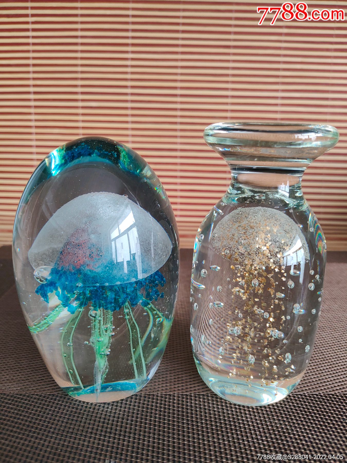 七八十年代夜光琉璃水母摆件两个