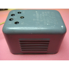 精致收音机小电源一个