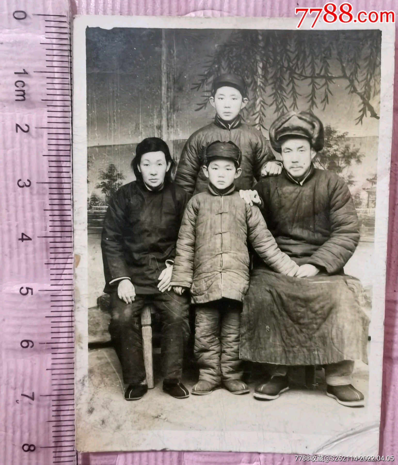 50年元旦的全家福老照片长袍靴子民俗当时的服装面貌照片清晰完好