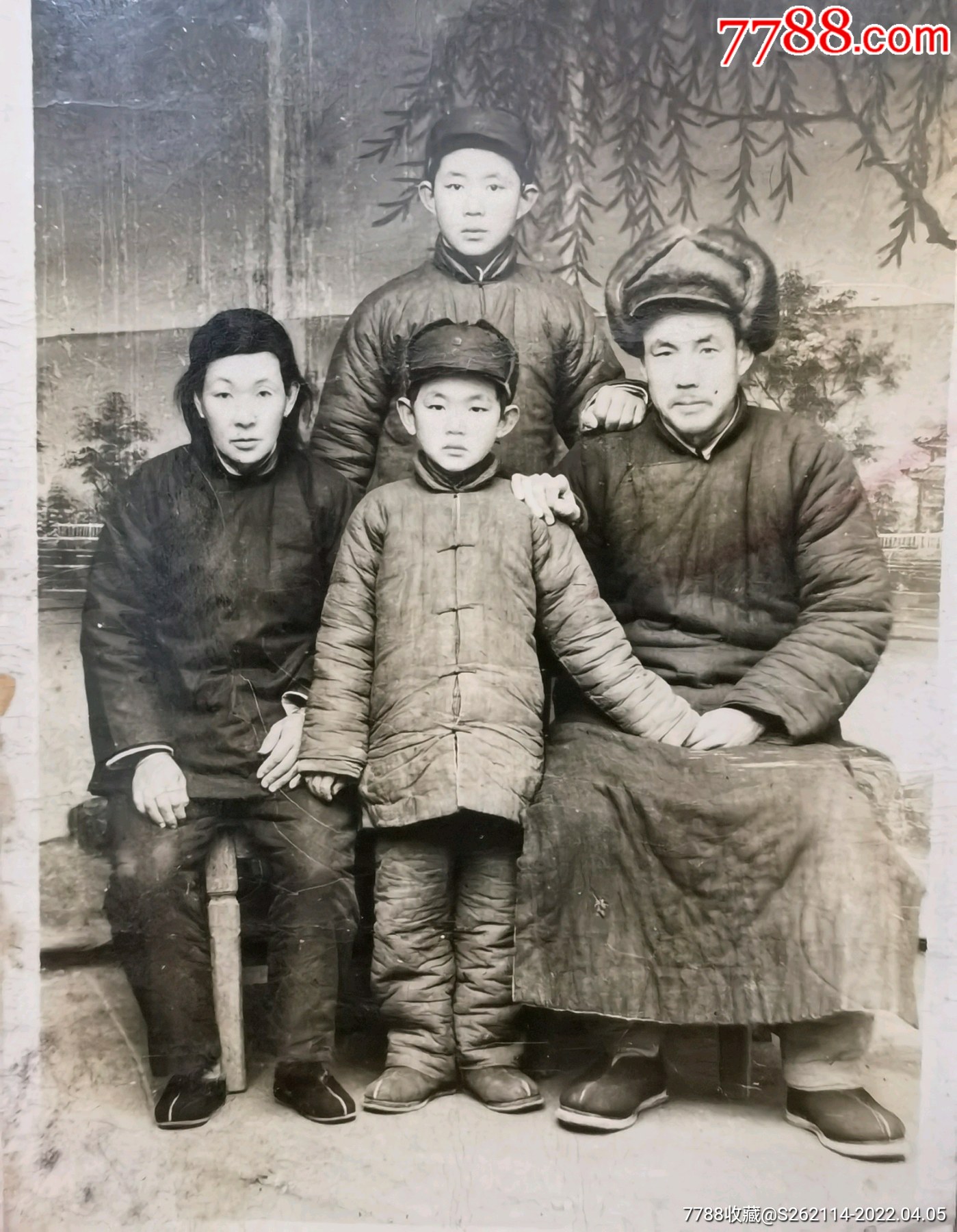 50年元旦的全家福老照片长袍靴子民俗当时的服装面貌照片清晰完好