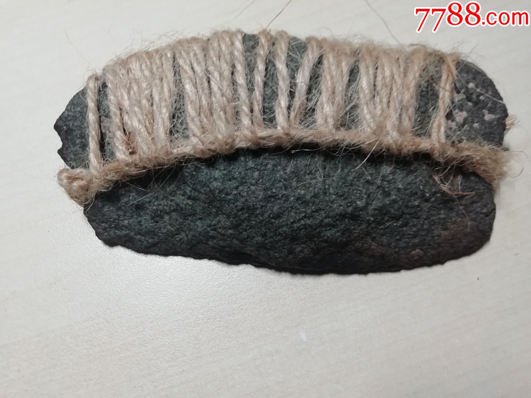 豫西仰韶文化时期石刀石镰长85厘米宽45厘米图为复原示意