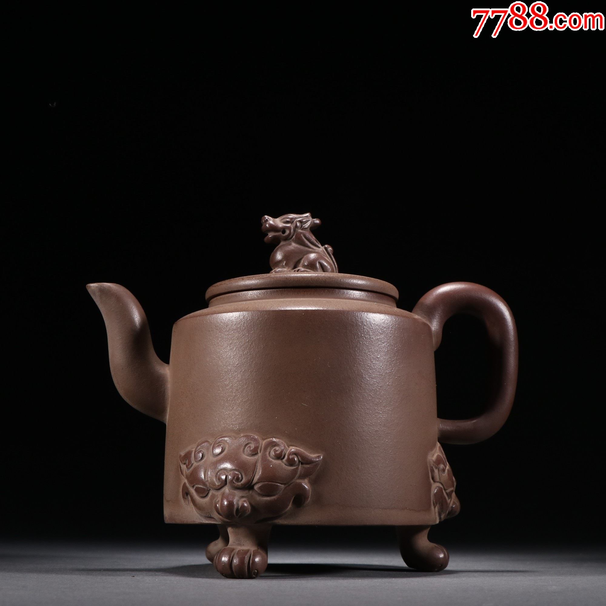 紫砂瑞兽钮三足壶