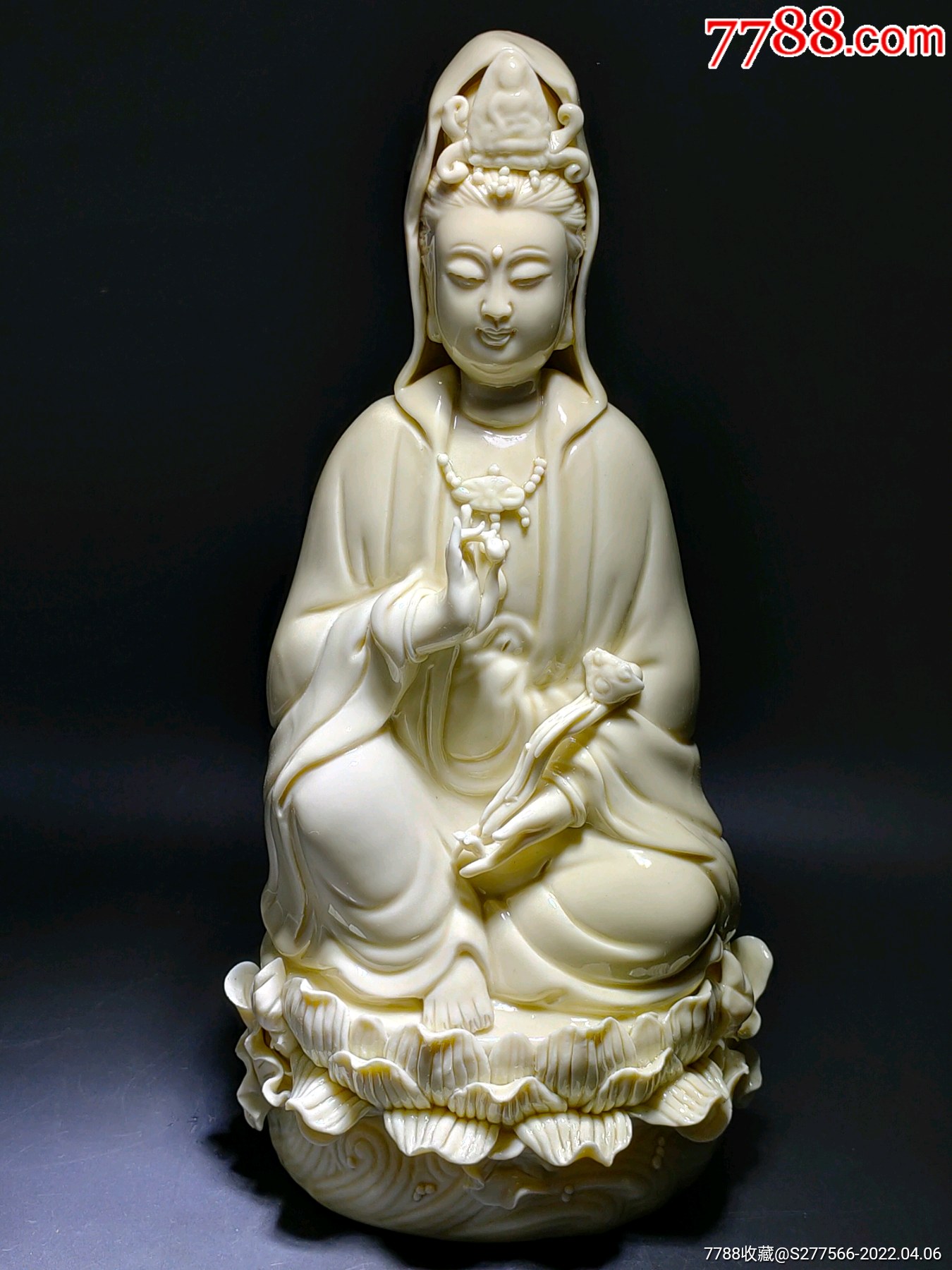 创汇时期的名家何朝宗款德化窑牙白瓷塑观音像