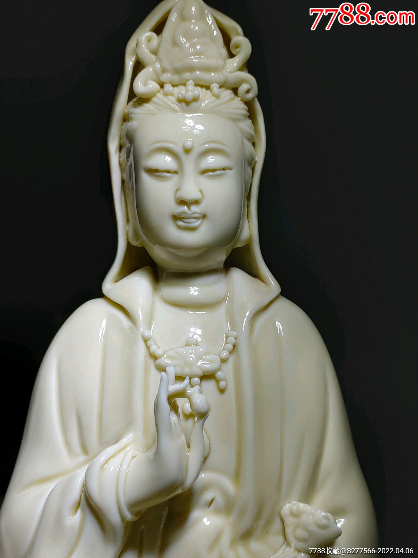 创汇时期的名家何朝宗款德化窑牙白瓷塑观音像
