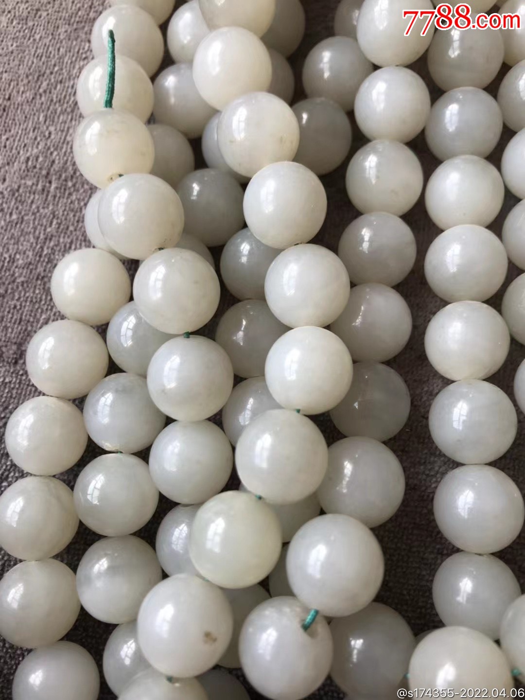 清代和田玉珠子