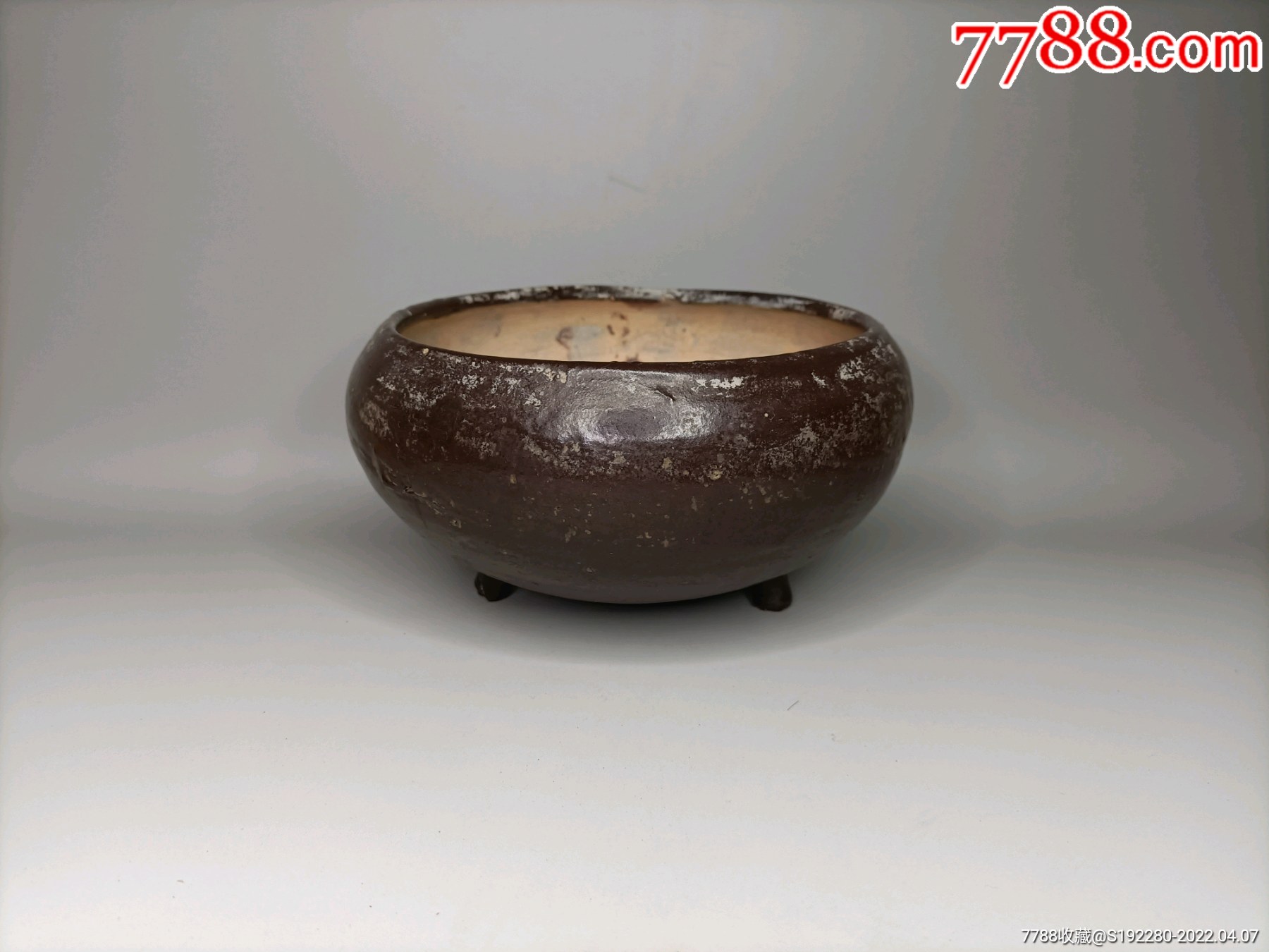 清代香炉老窑瓷器磁州窑瓷器酱釉三足炉直径17cm高9cm