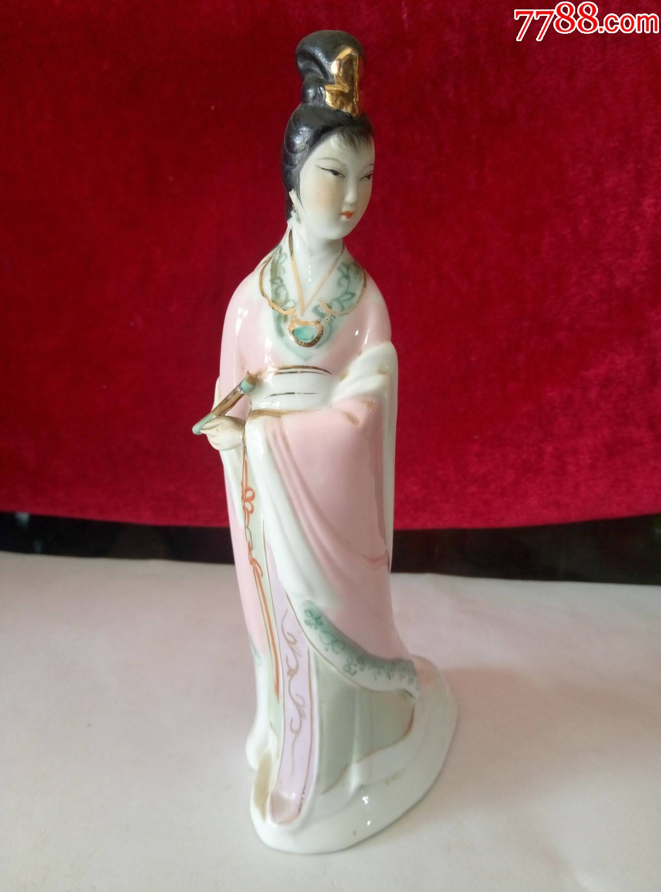 文革敬制红楼梦人物彩制瓷摆件一个完好无弧