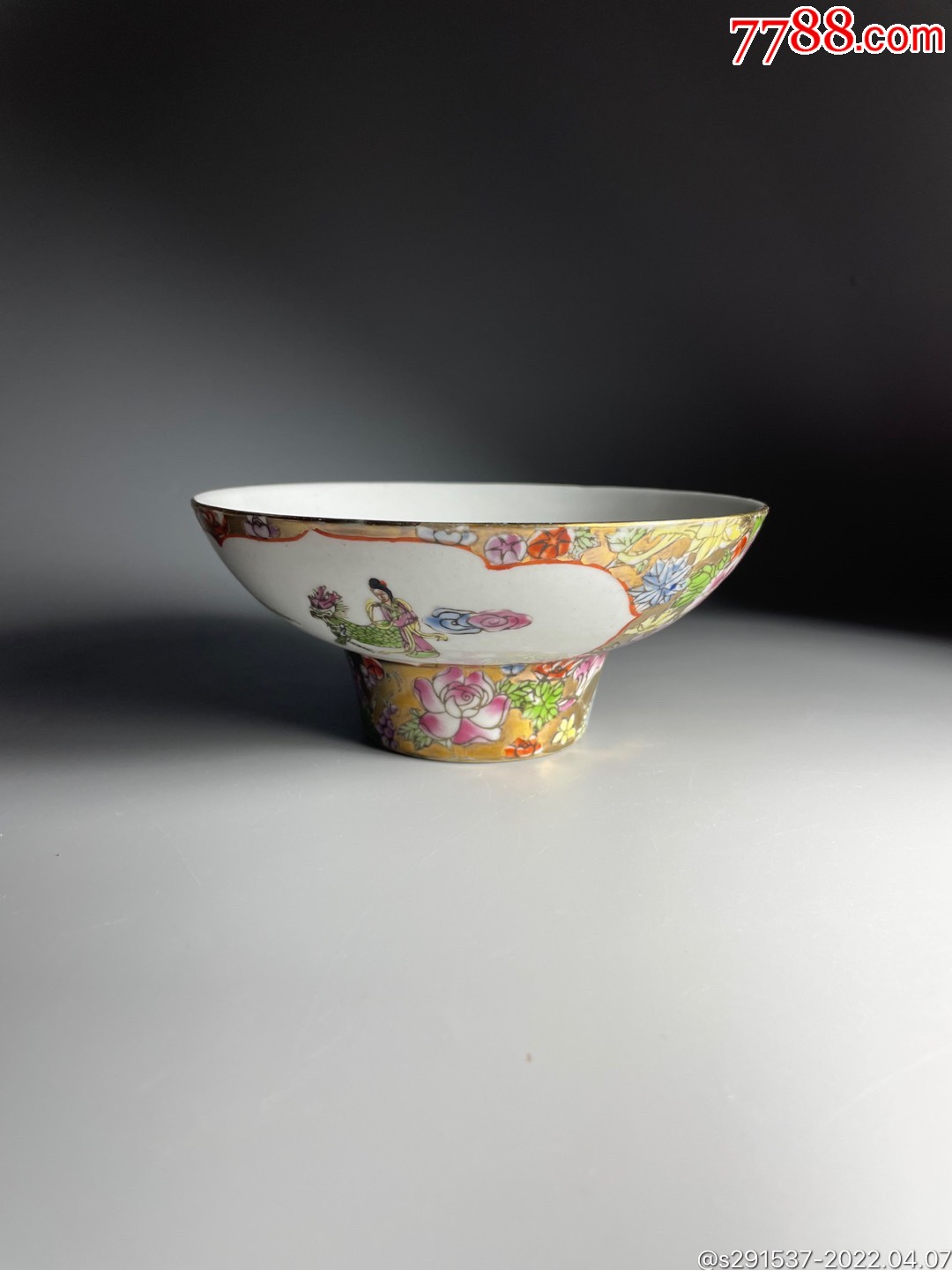 567景德镇老厂库存粉彩百花不落地开窗麒麟送子高足碗