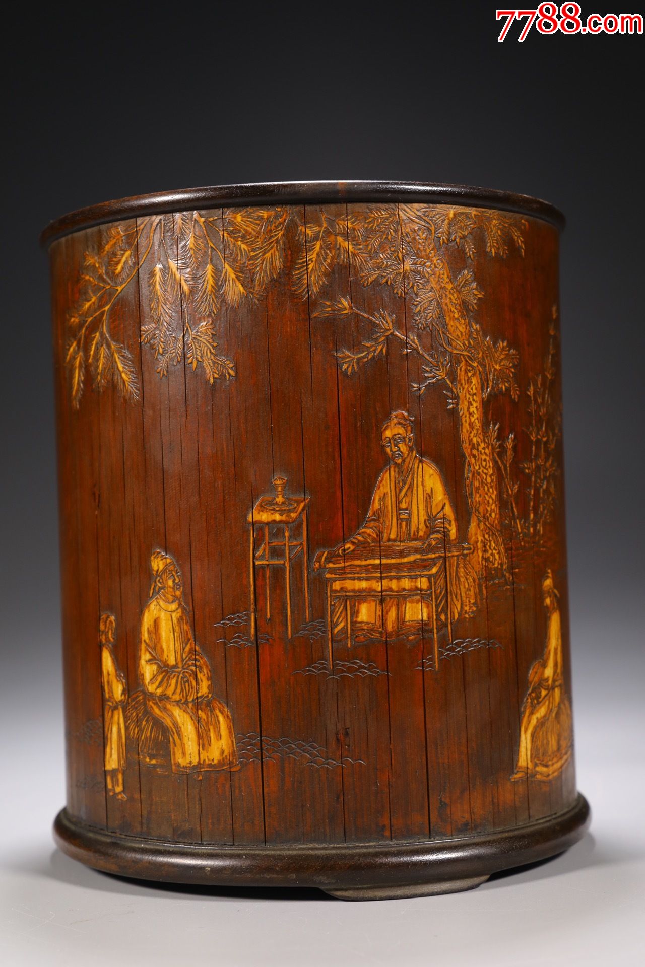 听琴图竹雕笔筒