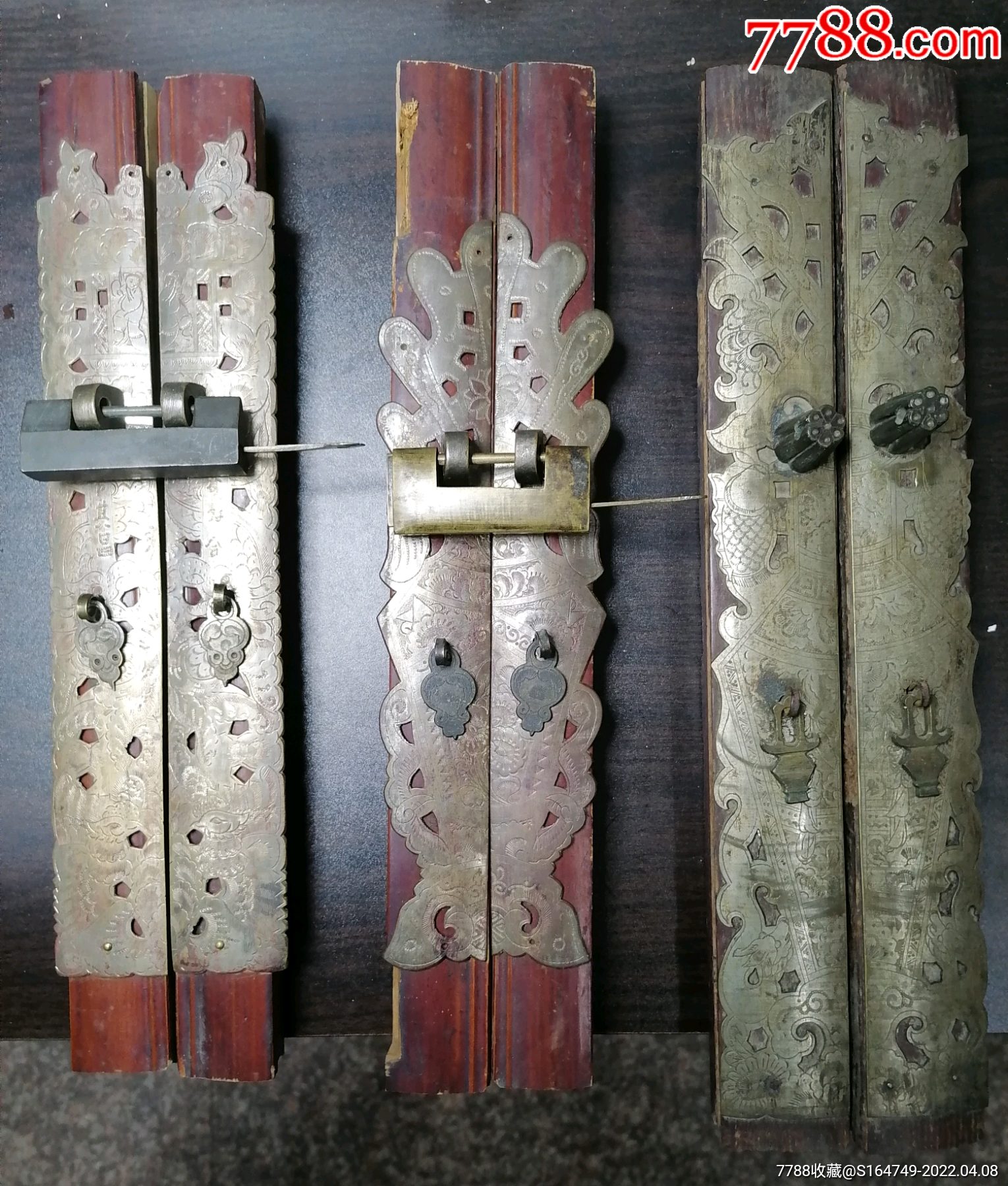 清代箱柜人物花卉铜攀三对全品