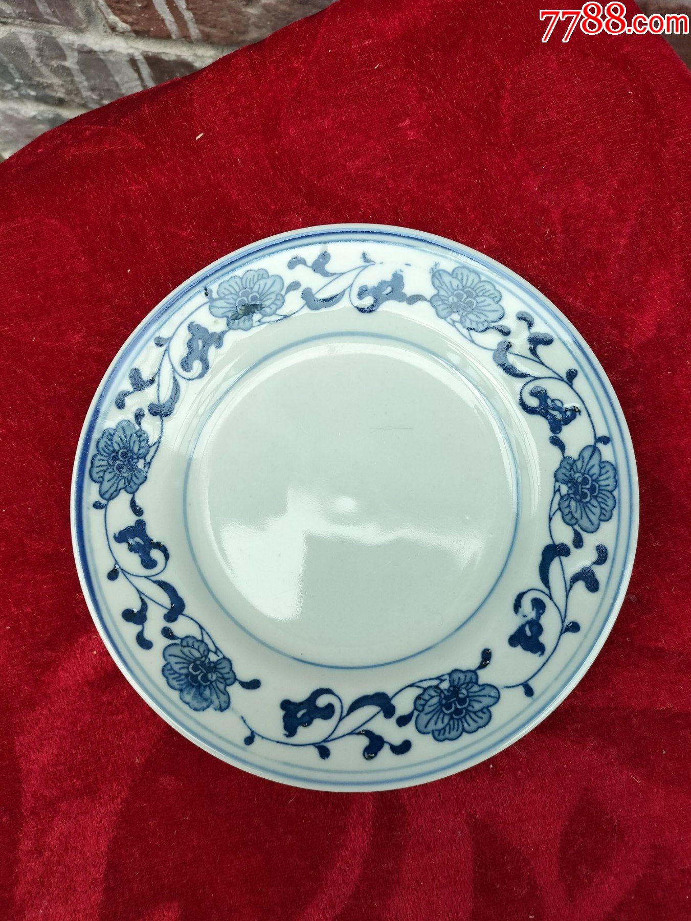 七八十年代景德镇青花瓷青花缠枝莲装饰小平盘完美品相