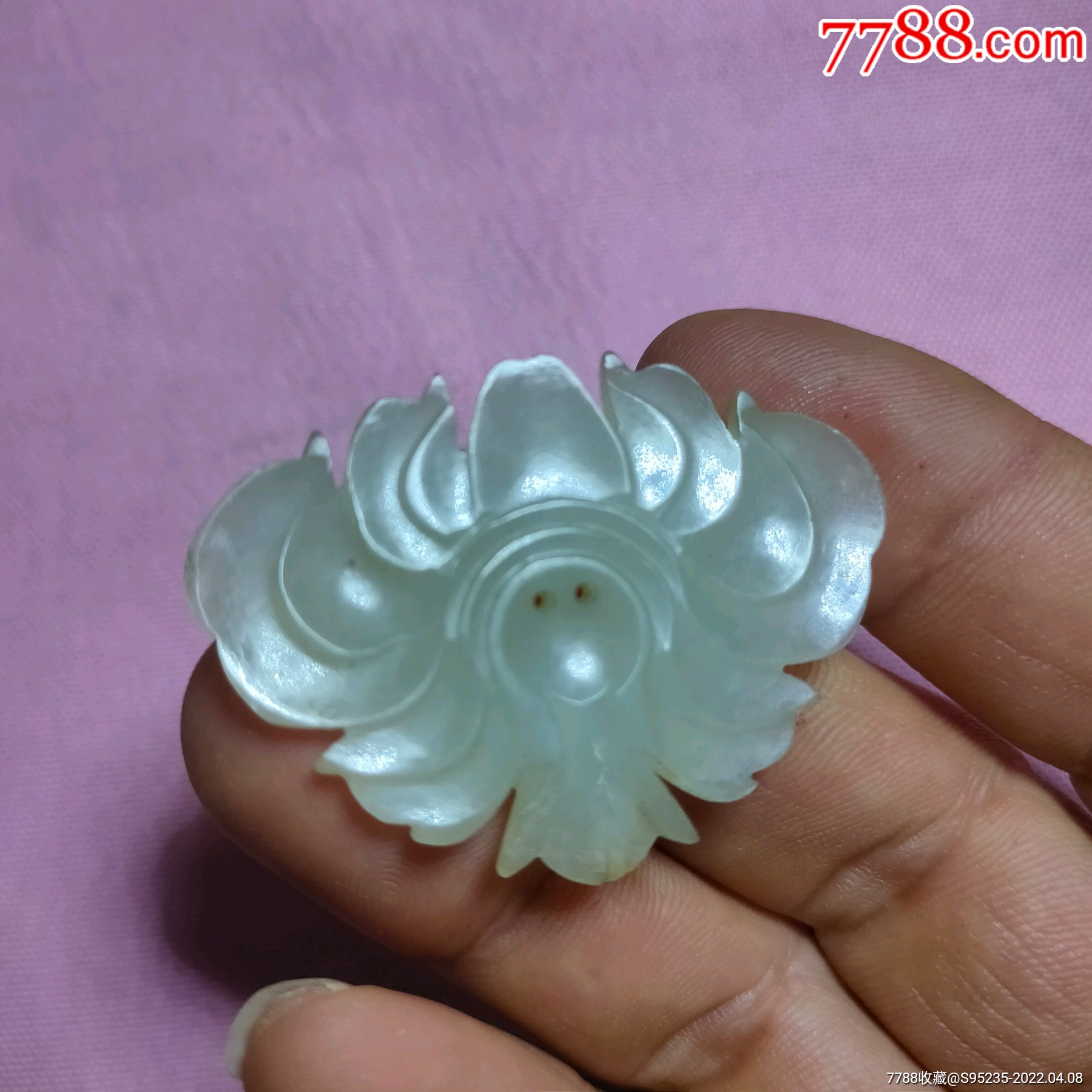 一个漂亮的老和田玉帽花