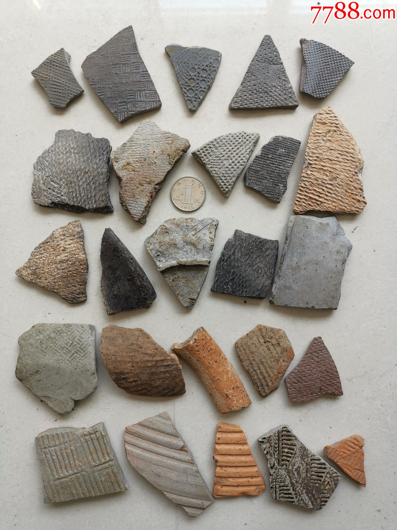 浙江嘉兴同一地点出的后马桥文化相当于中原商末延续至汉代陶片