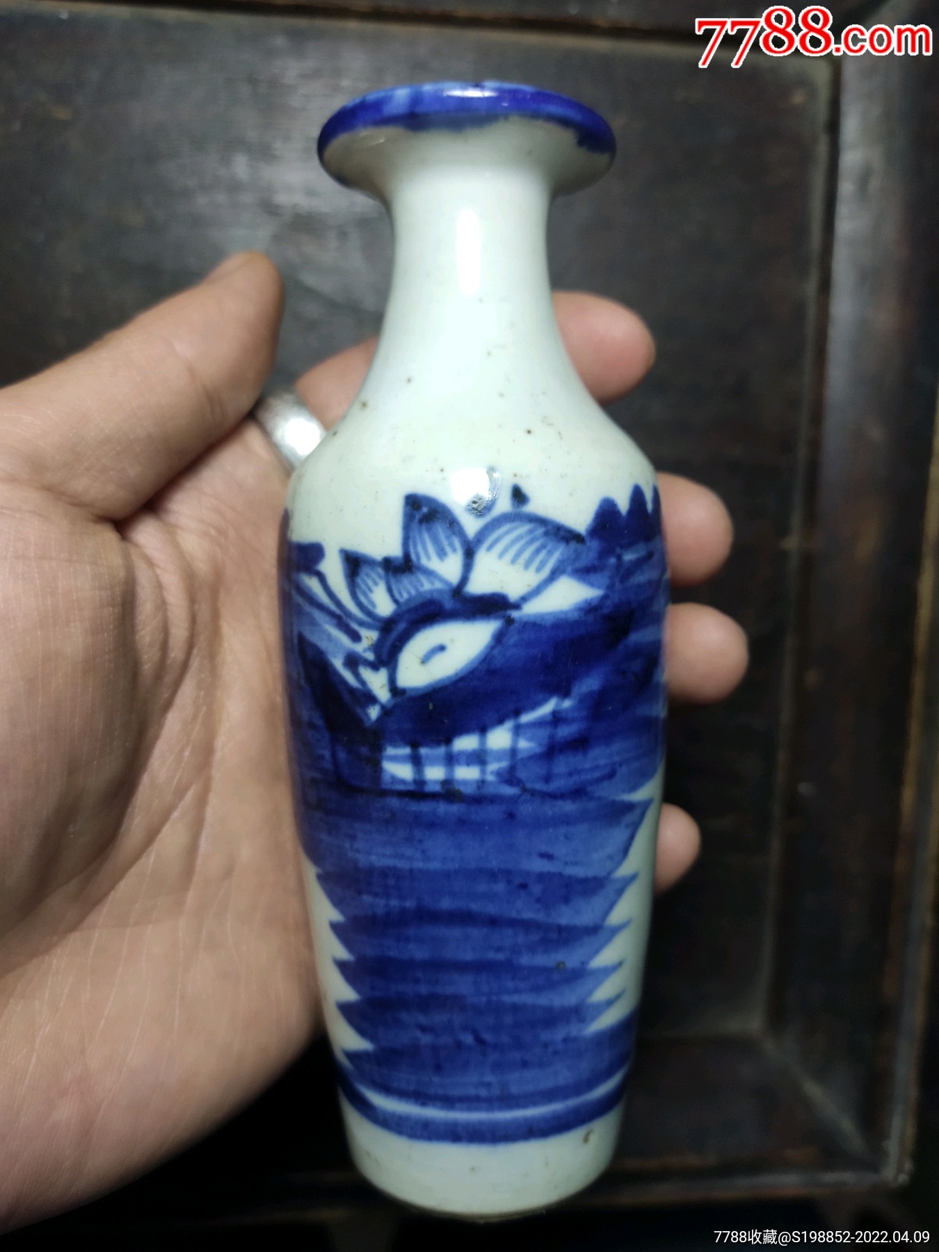 清中期柳叶瓶