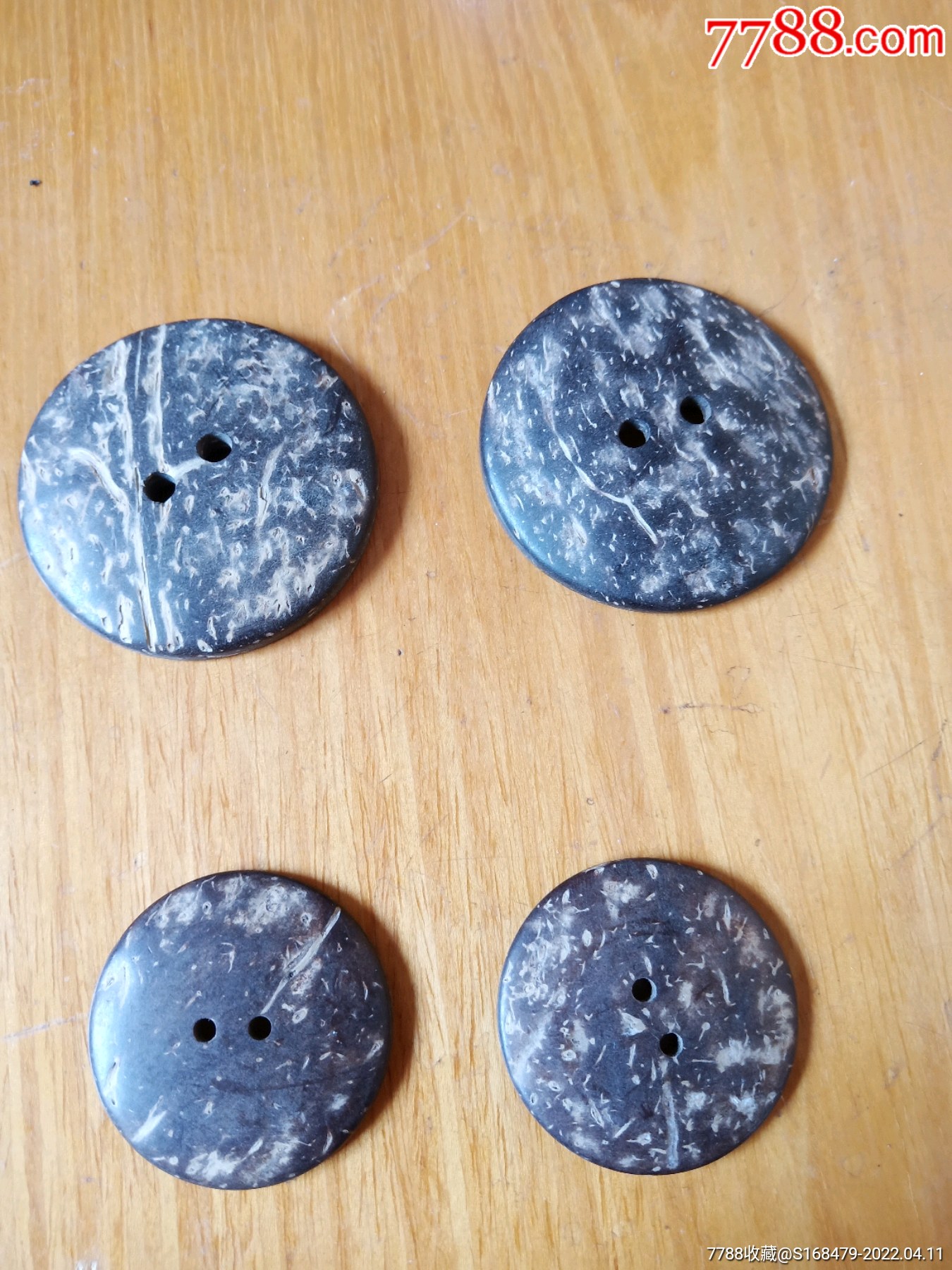 老胶木扣子4枚