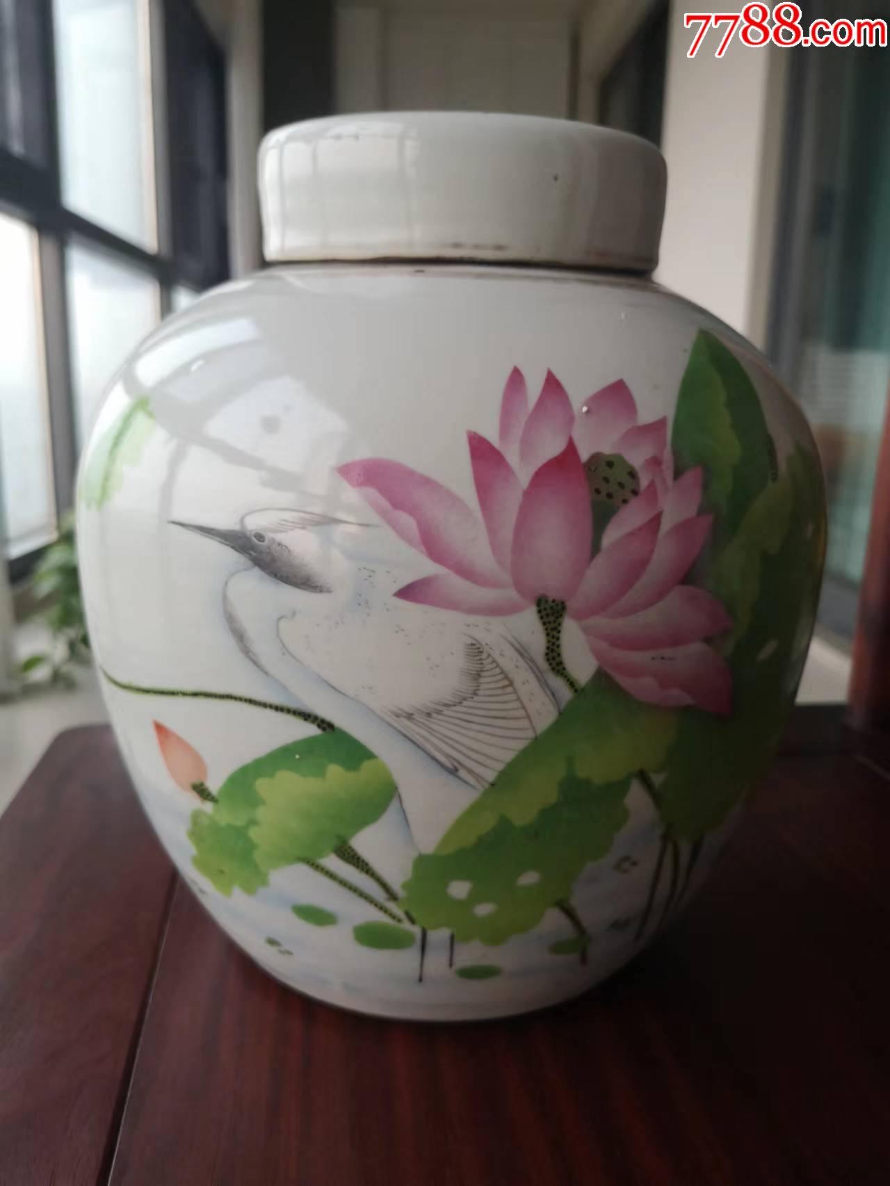 民国大师王隆泰珍品粉彩刷花一露莲科诗文茶叶罐