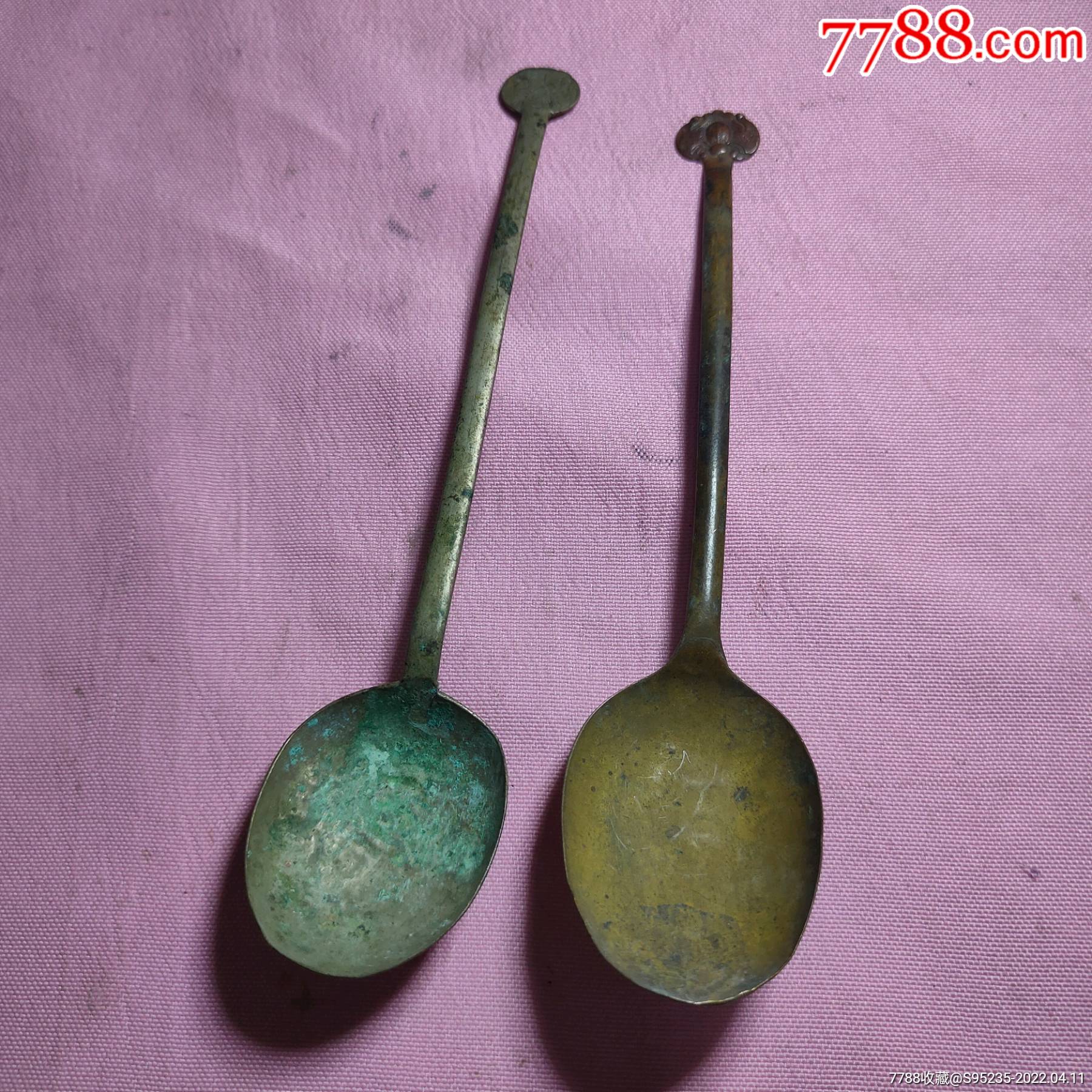 2个漂亮的柄上带蝙蝠图案的清代的铜汤匙