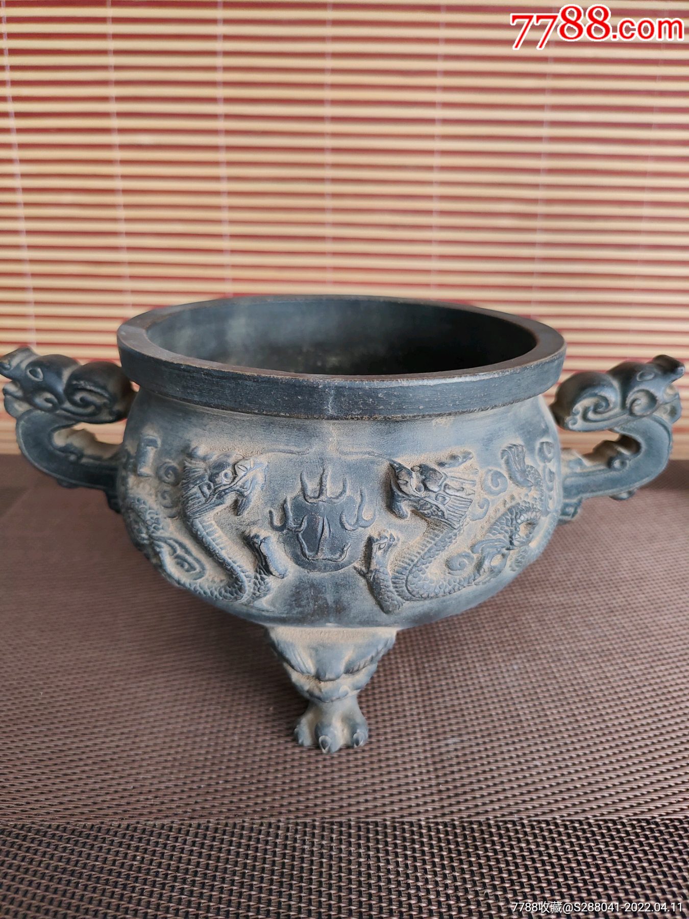 全美品浮雕龙纹紫砂香炉摆件