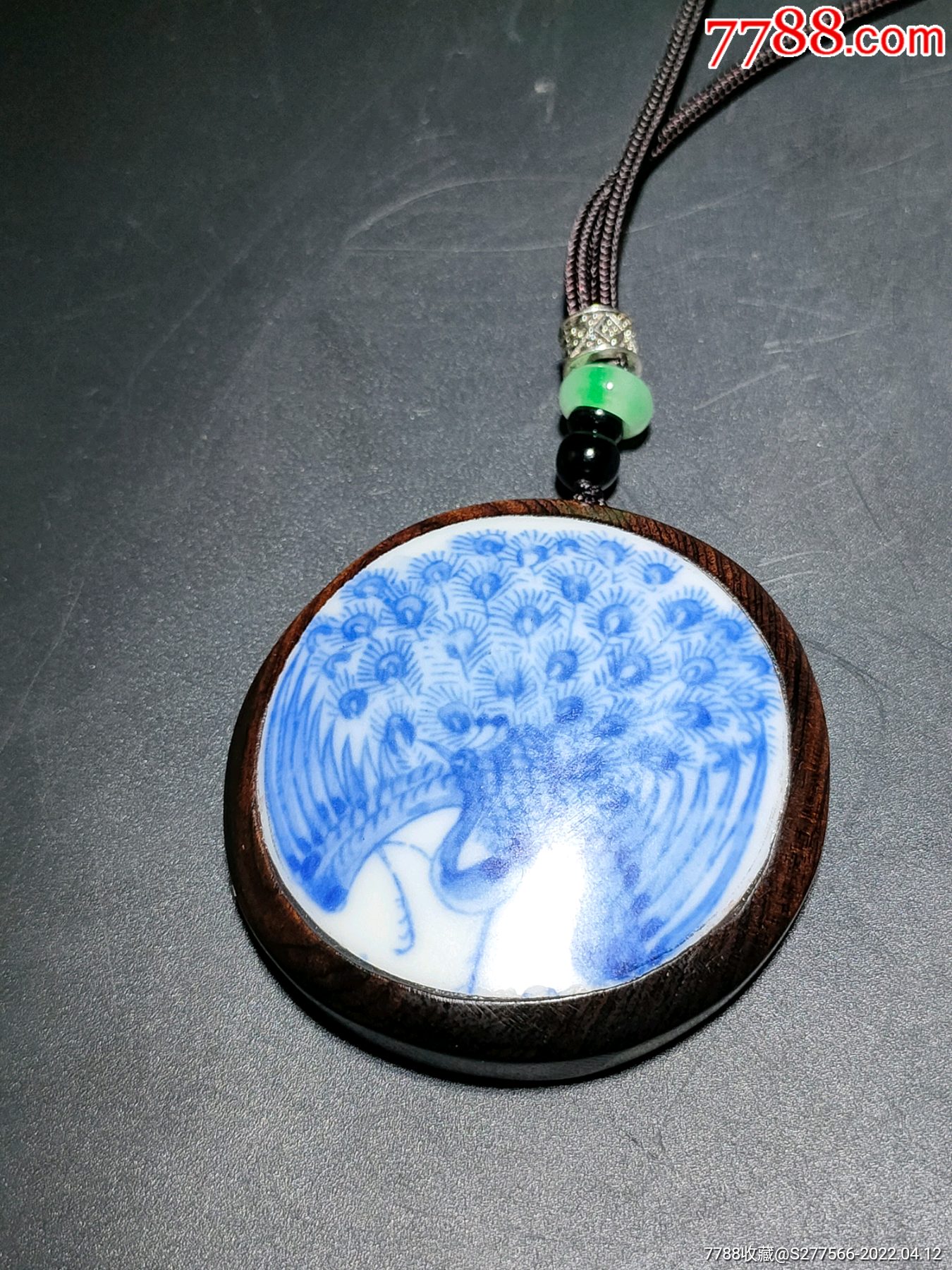 清代康熙青花孔雀开屏图瓷片镶嵌紫光檀挂牌瓷片