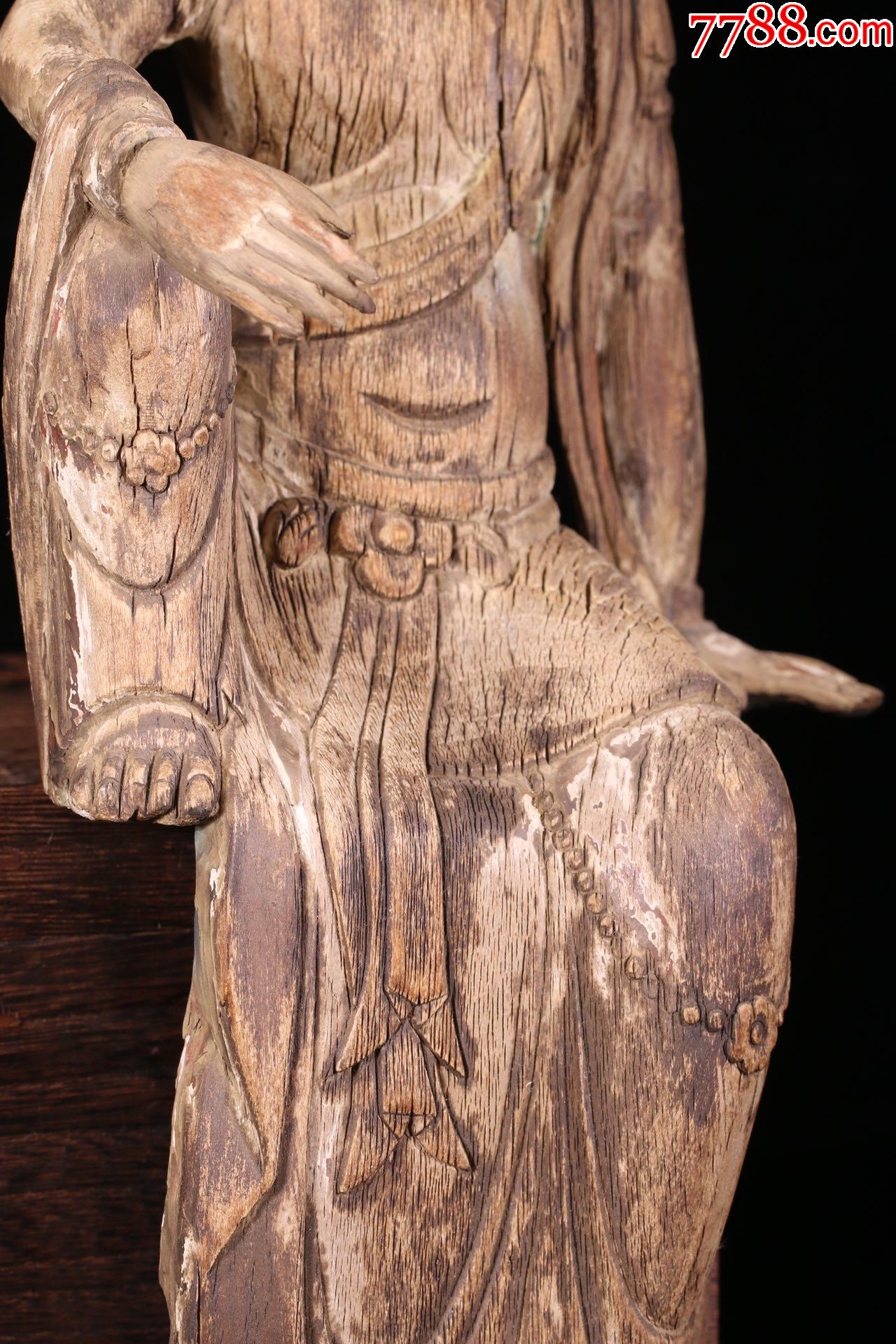 宋代木雕佛像底部特征图片