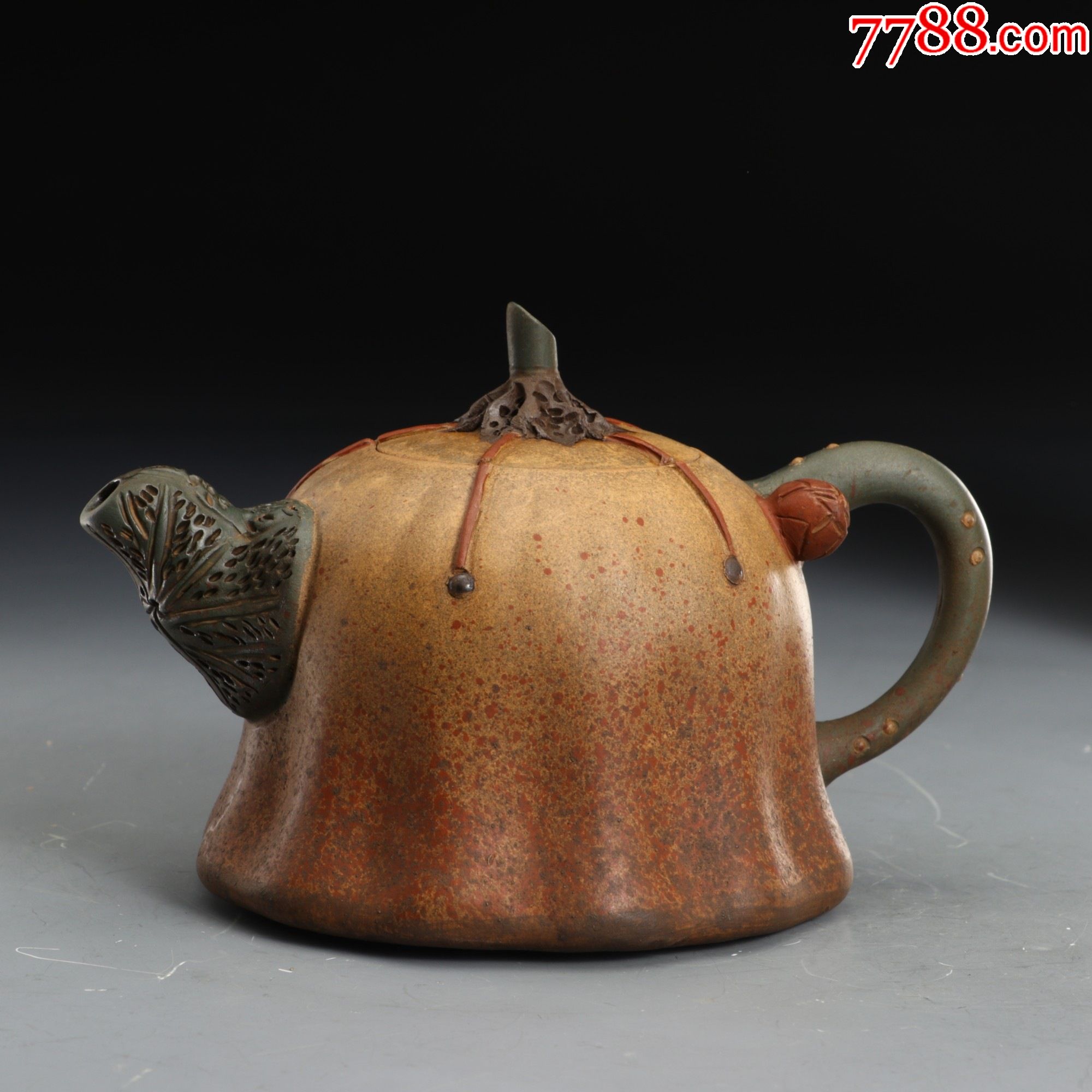 紫砂仿生莲蓬壶