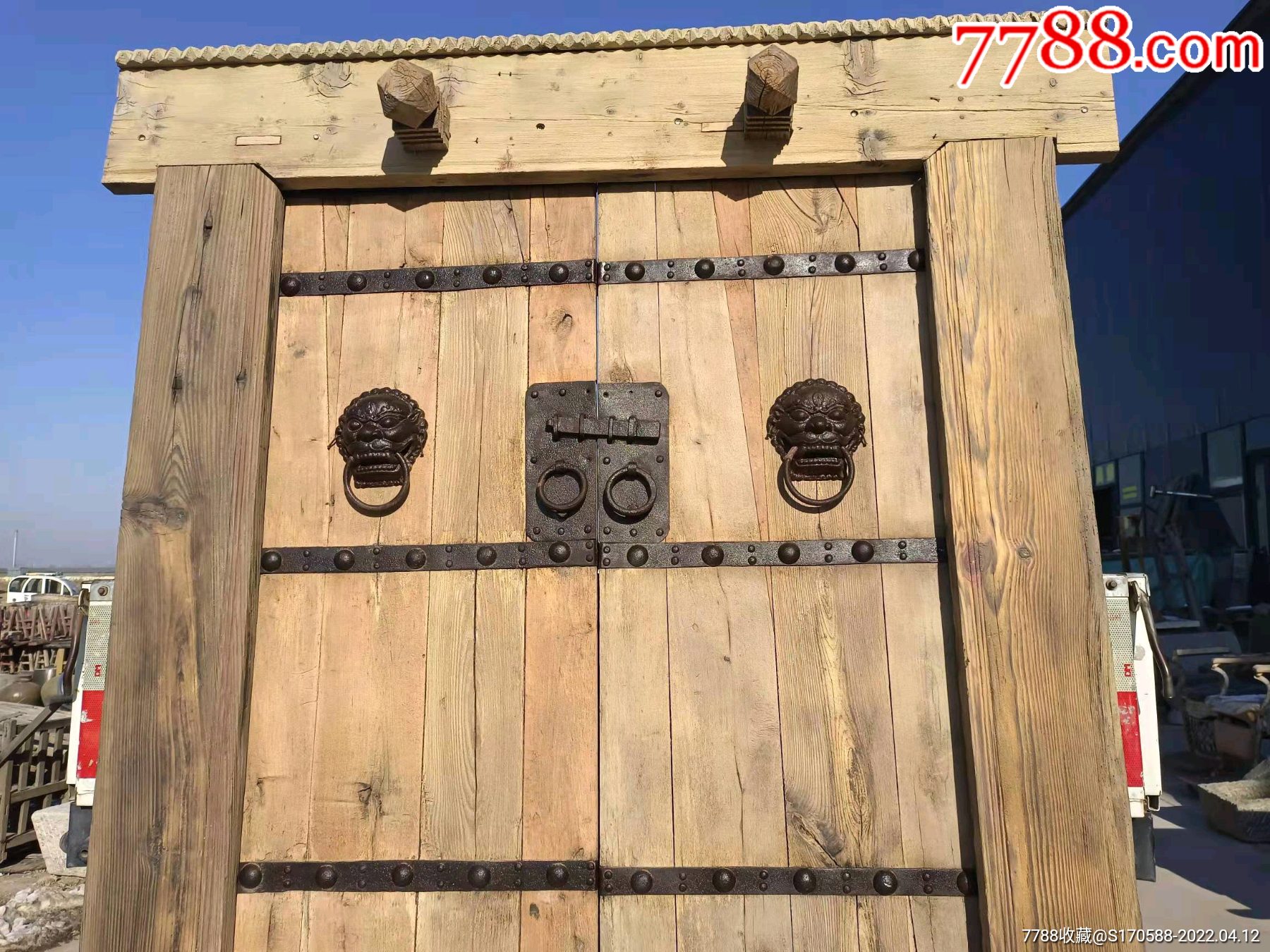 清代,松柏木,虎首门环铁艺大门一套,纯手工制作,已清理干净简介:木门