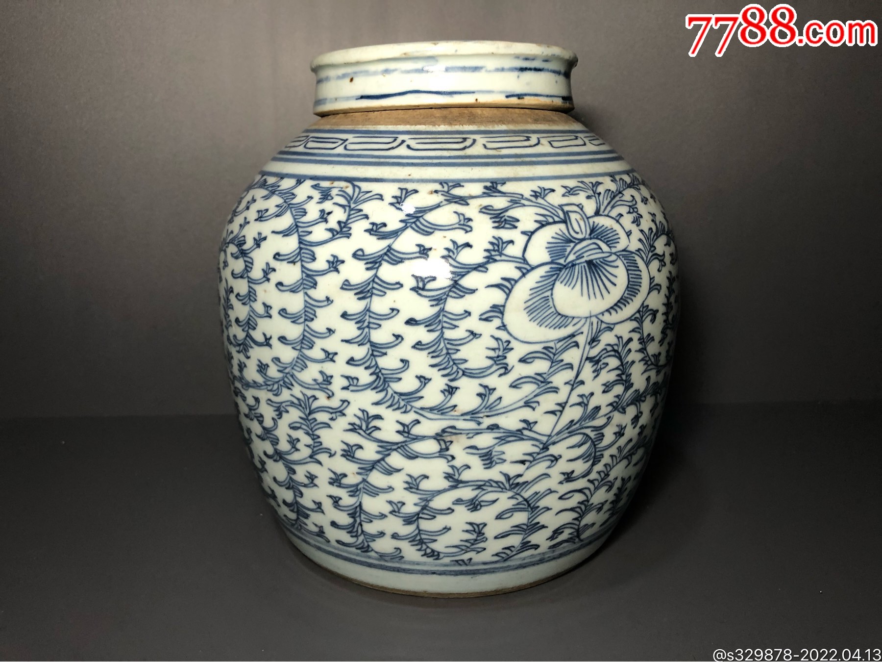 清嘉道青花缠枝莲纹罐