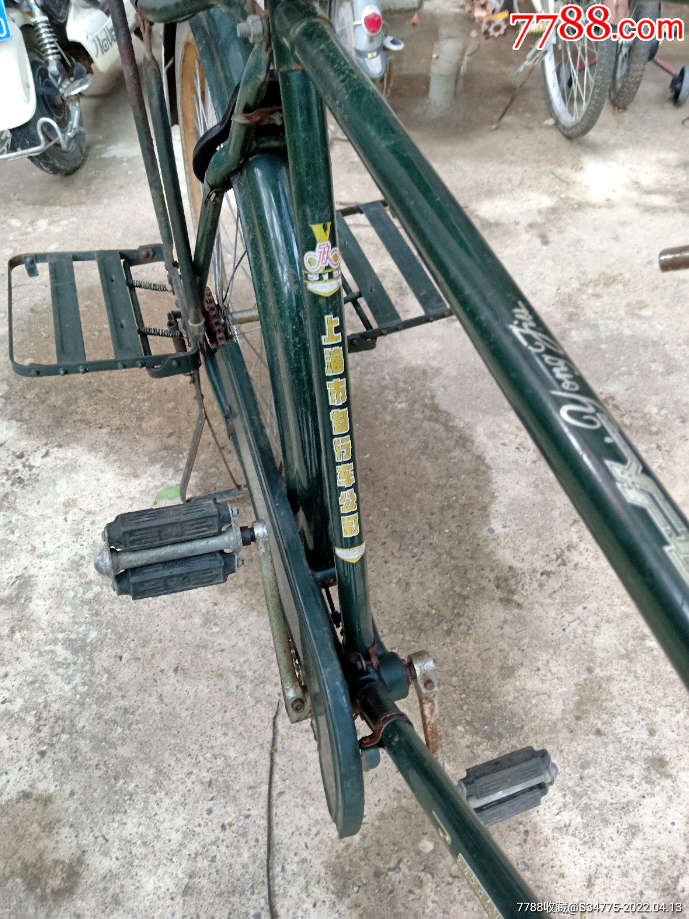 二八大杠墨绿色特殊自行车辆一把首现